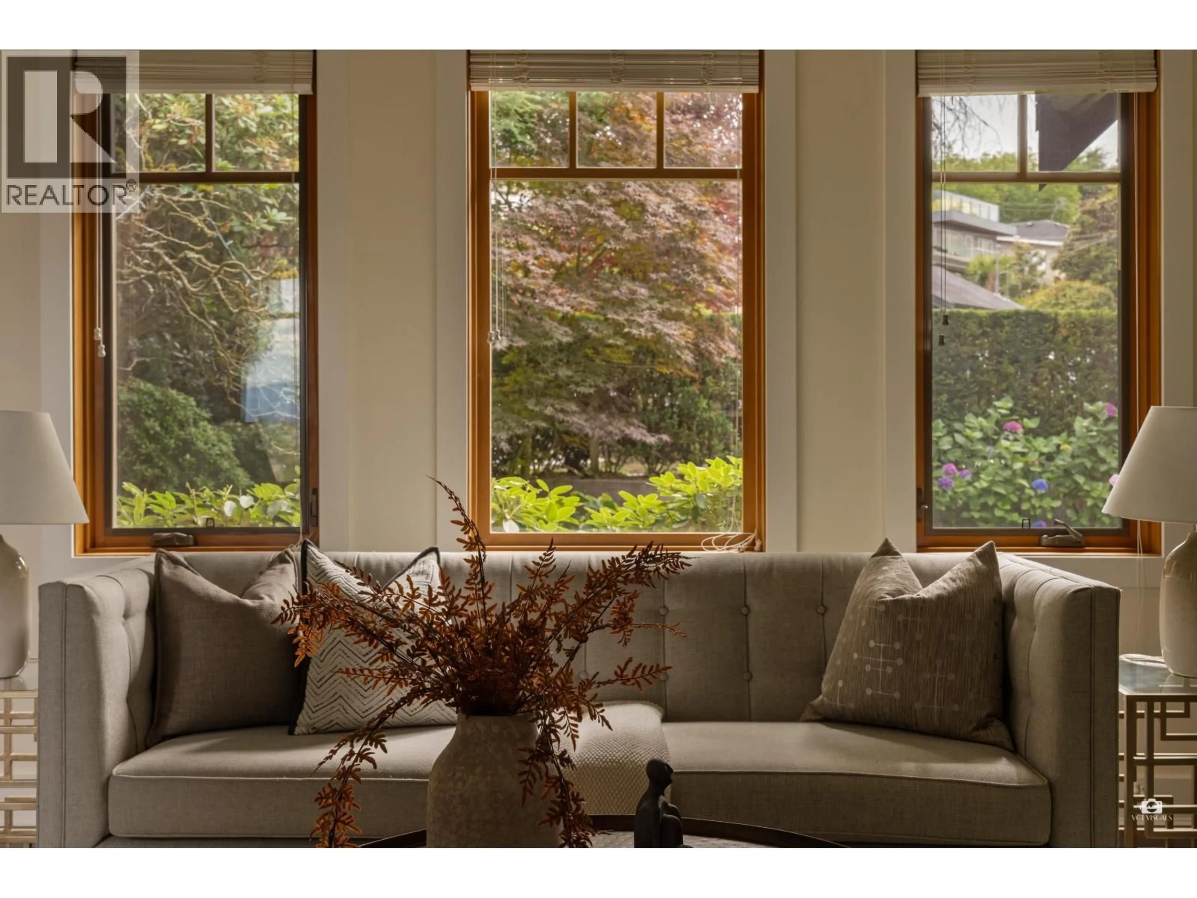 Living room with furniture, unknown for 3936 QUESNEL DRIVE, Vancouver British Columbia V6L2X2