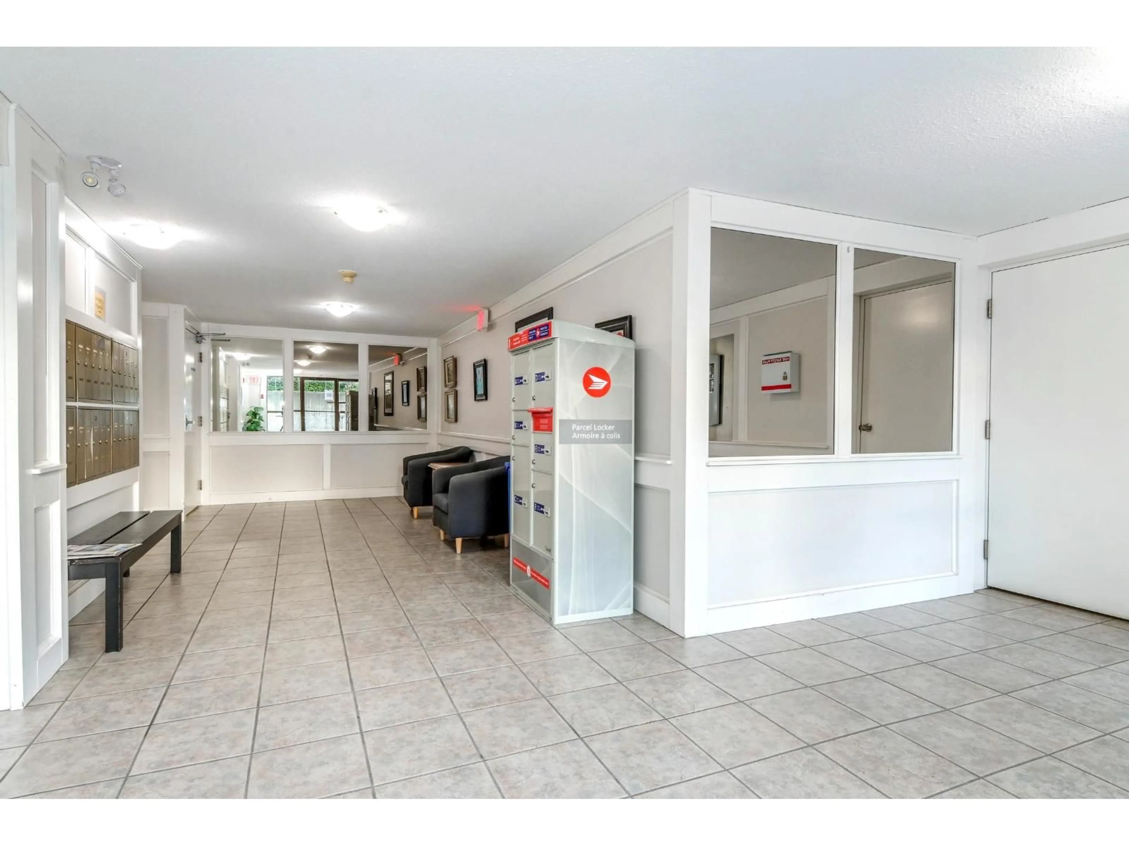Indoor foyer for 308 - 32110 TIMS AVENUE, Abbotsford British Columbia V2T2H4