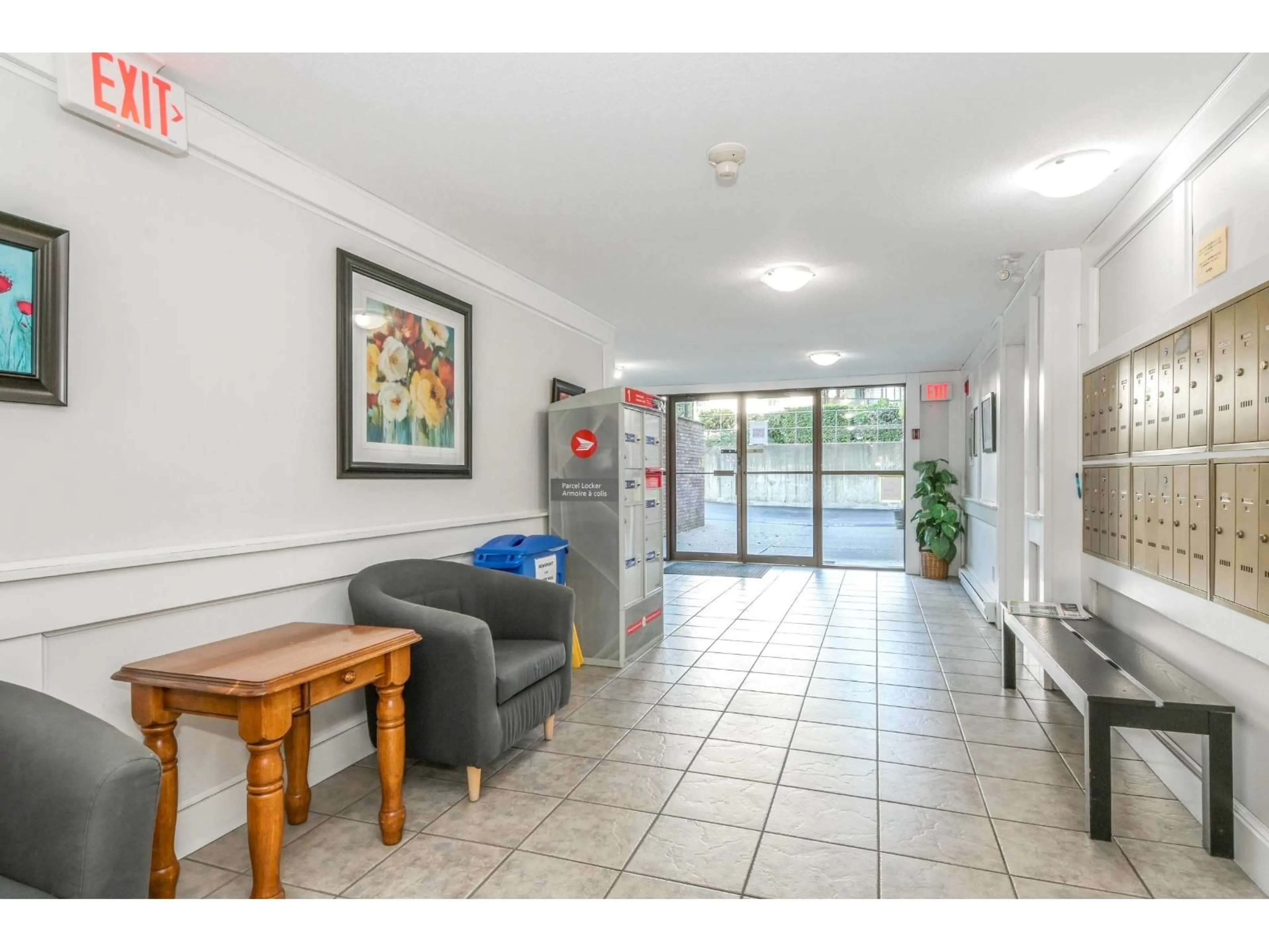 Indoor foyer for 308 - 32110 TIMS AVENUE, Abbotsford British Columbia V2T2H4