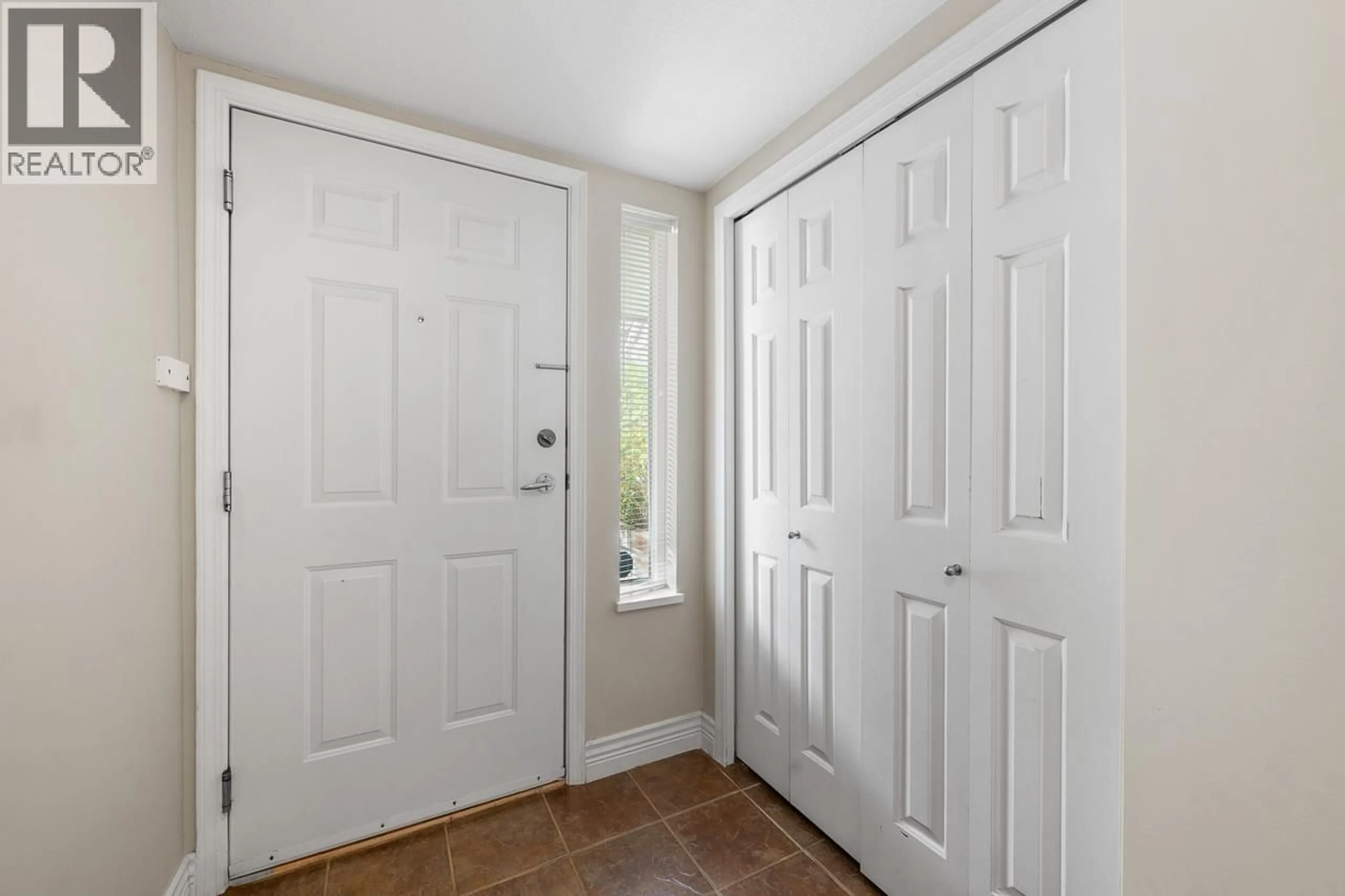 Indoor entryway for 12 - 230 TENTH STREET, New Westminster British Columbia V3M3X9