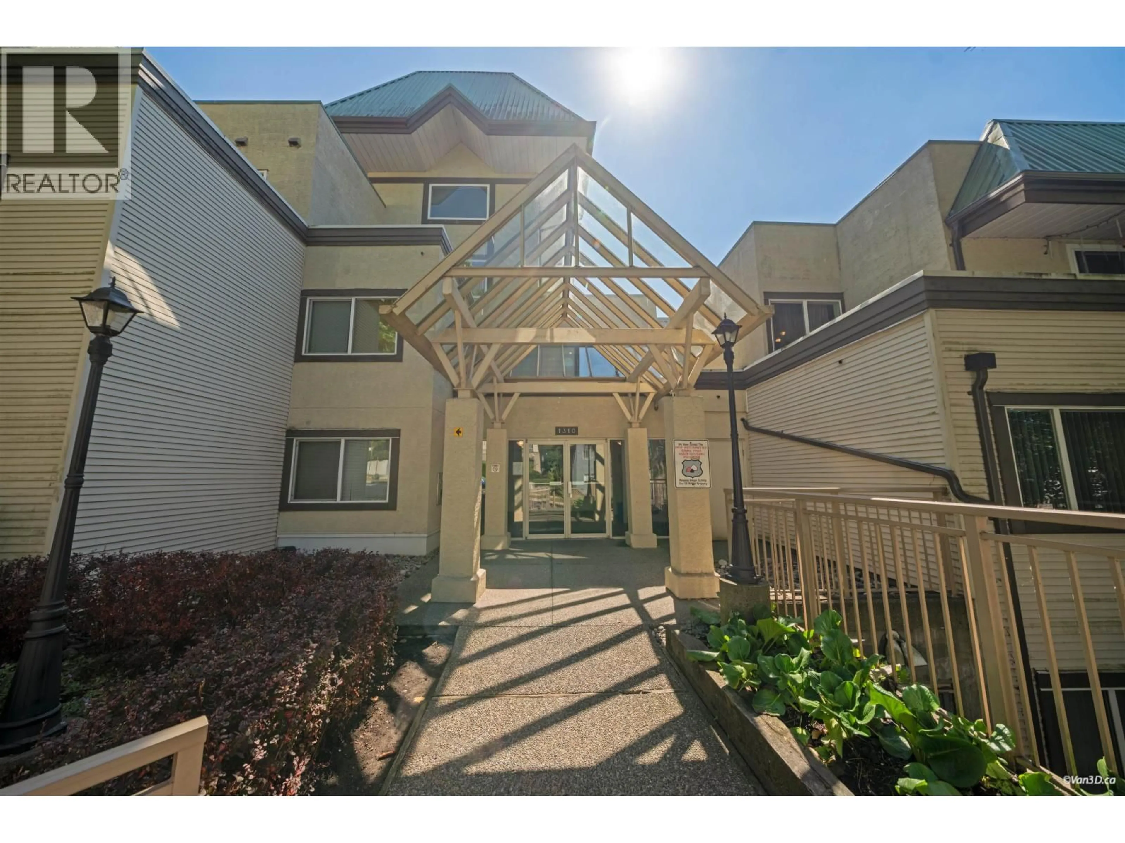 Indoor foyer for 817 - 1310 CARIBOO STREET, New Westminster British Columbia V3M1X2