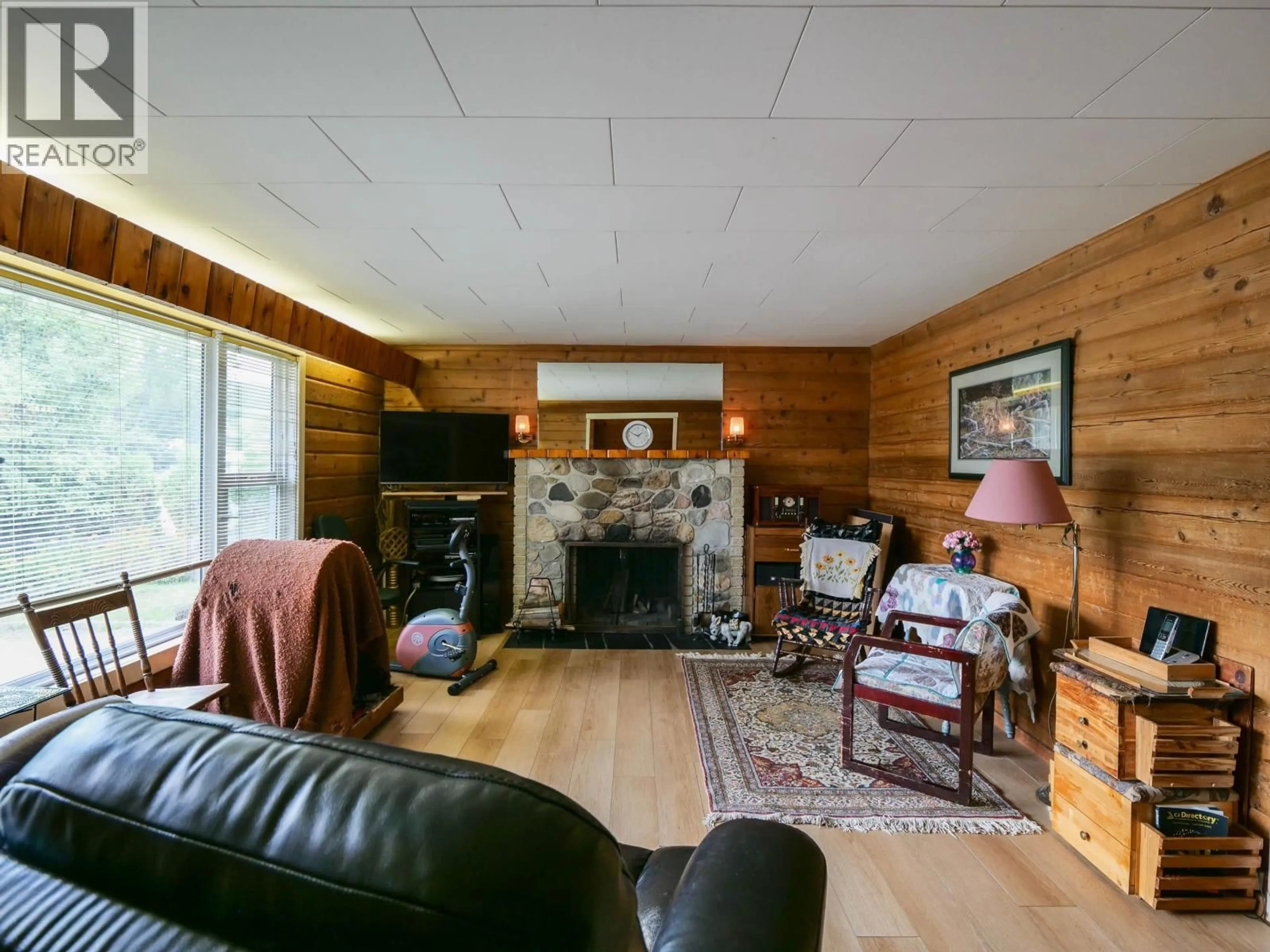Living room with furniture, wood/laminate floor for 293 DOHERTY DRIVE, Quesnel British Columbia V2J1B6