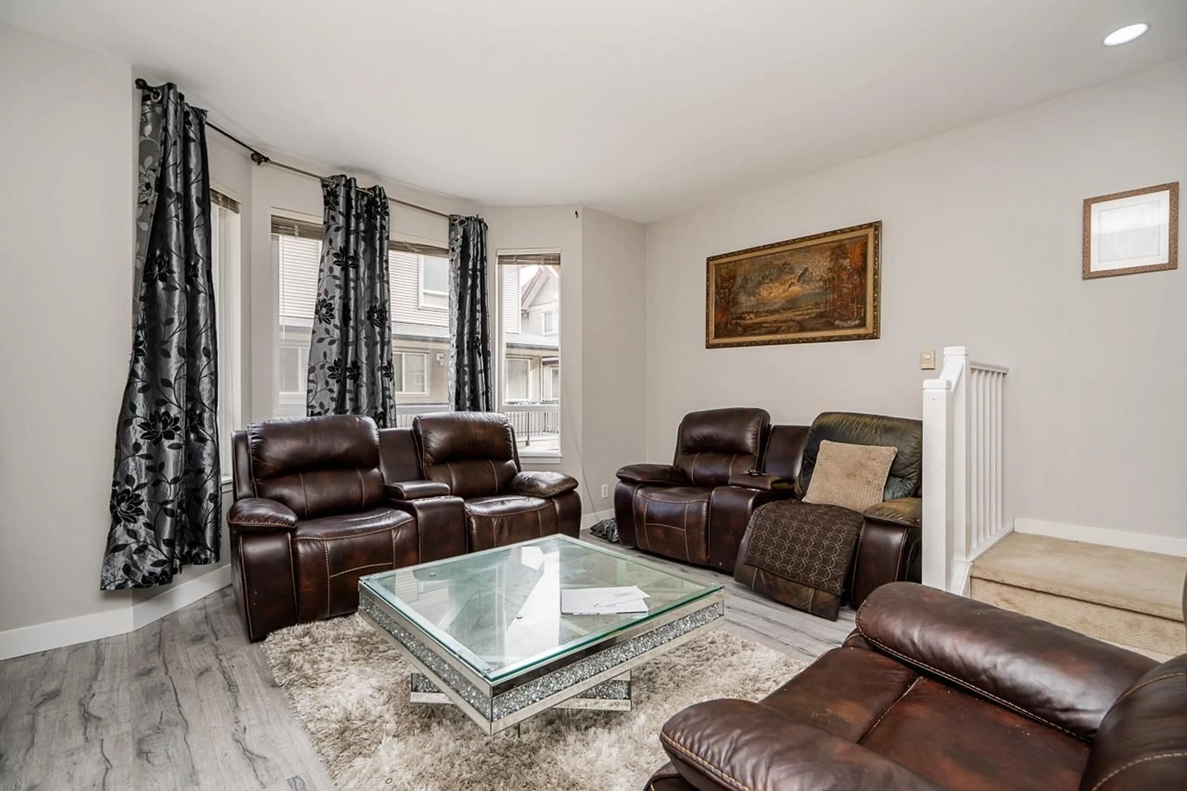 Living room with furniture, unknown for 11 - 16772 61 AVENUE, Surrey British Columbia V3S4P2