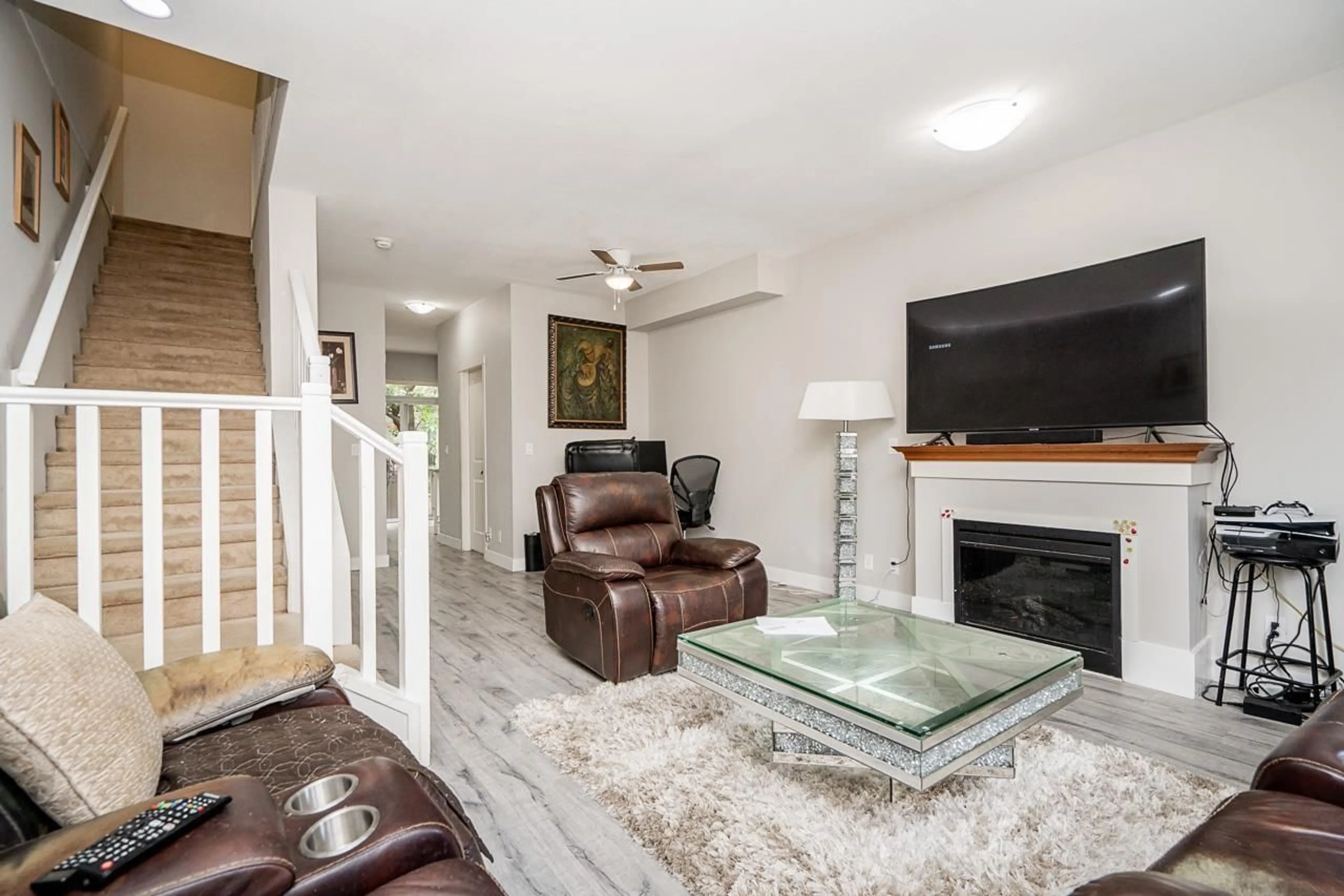Living room with furniture, unknown for 11 - 16772 61 AVENUE, Surrey British Columbia V3S4P2
