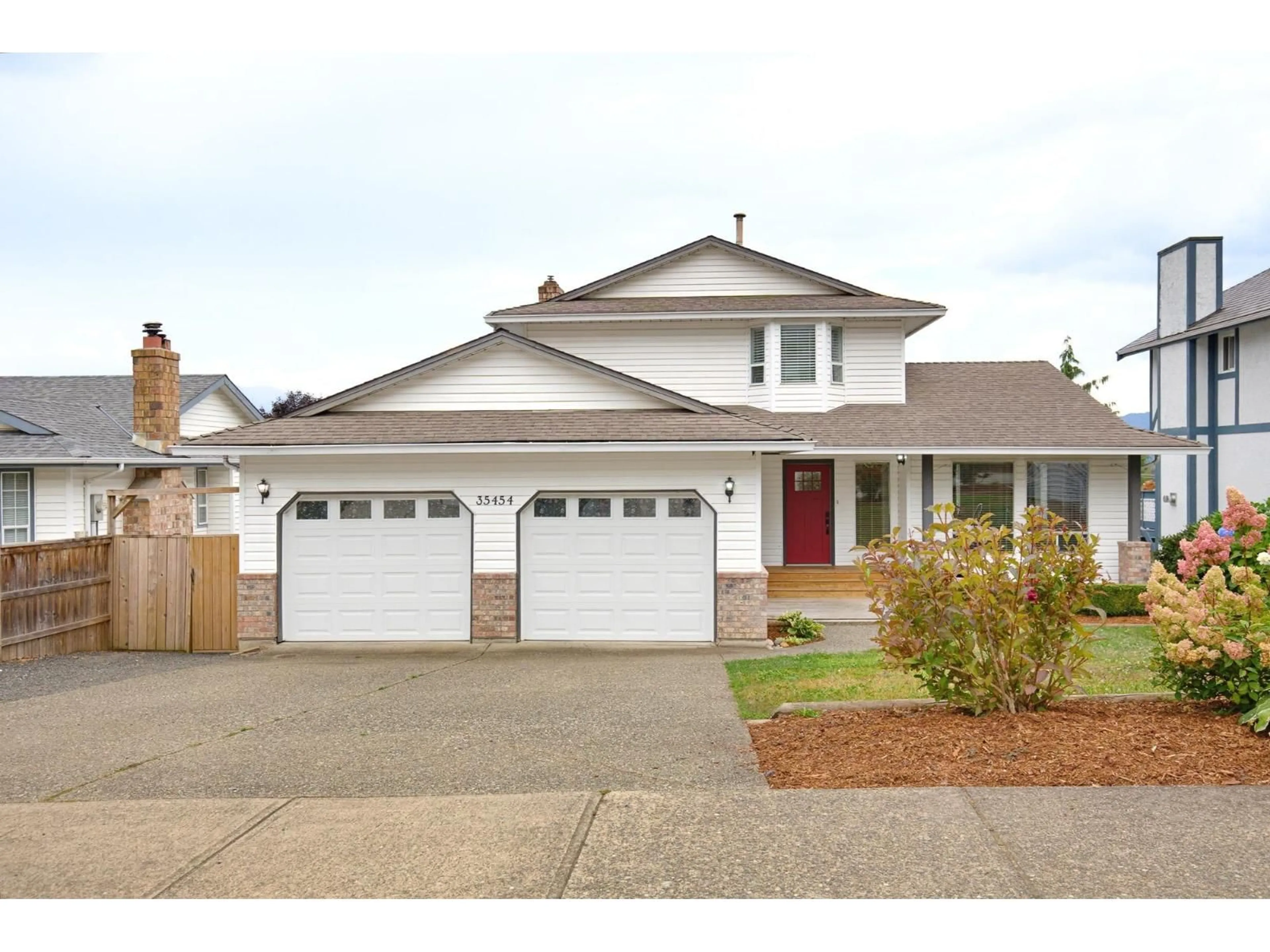 Home with vinyl exterior material, street for 35454 STAFFORD DRIVE, Abbotsford British Columbia V3G2C7