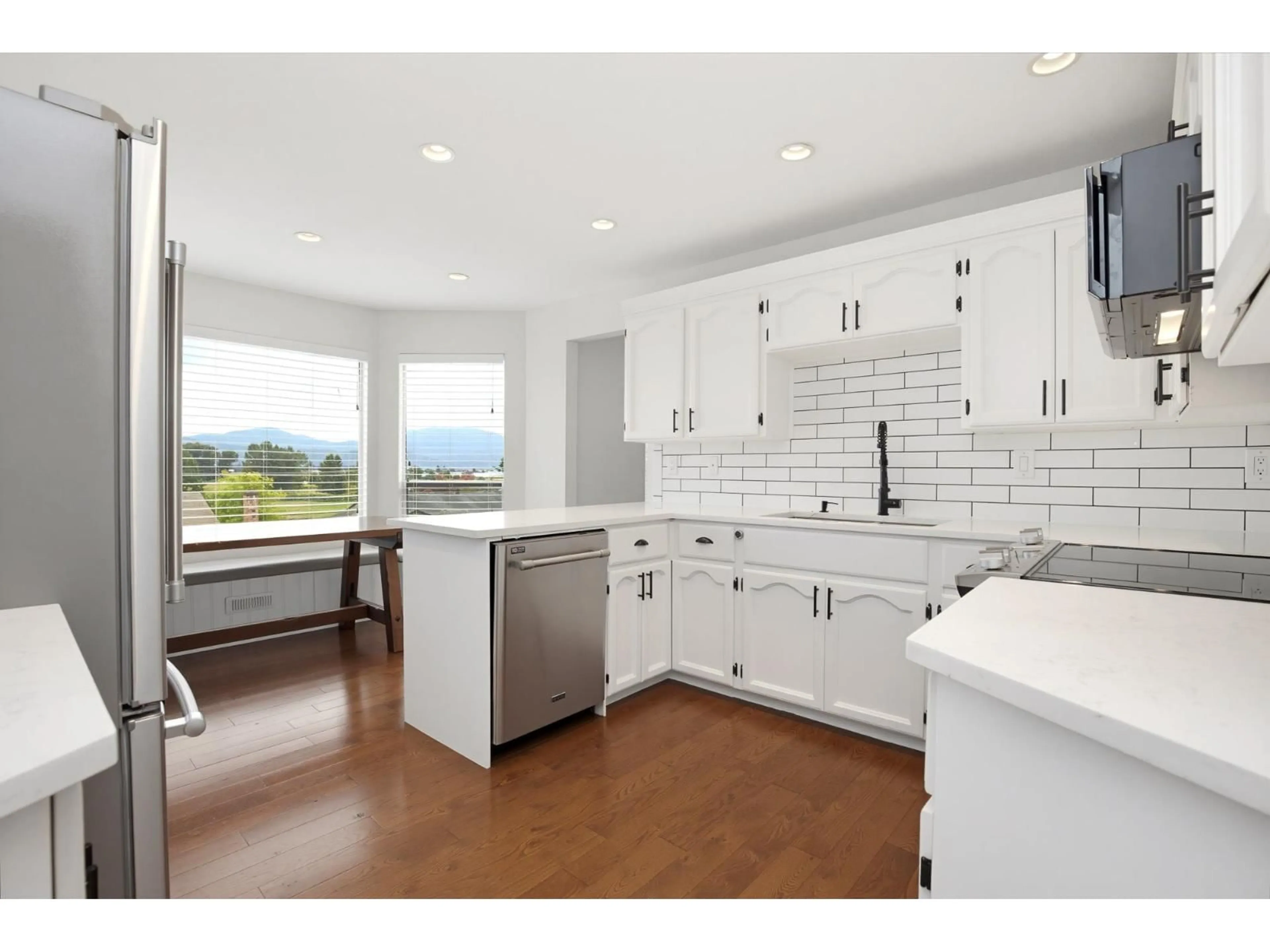 Open concept kitchen, unknown for 35454 STAFFORD DRIVE, Abbotsford British Columbia V3G2C7