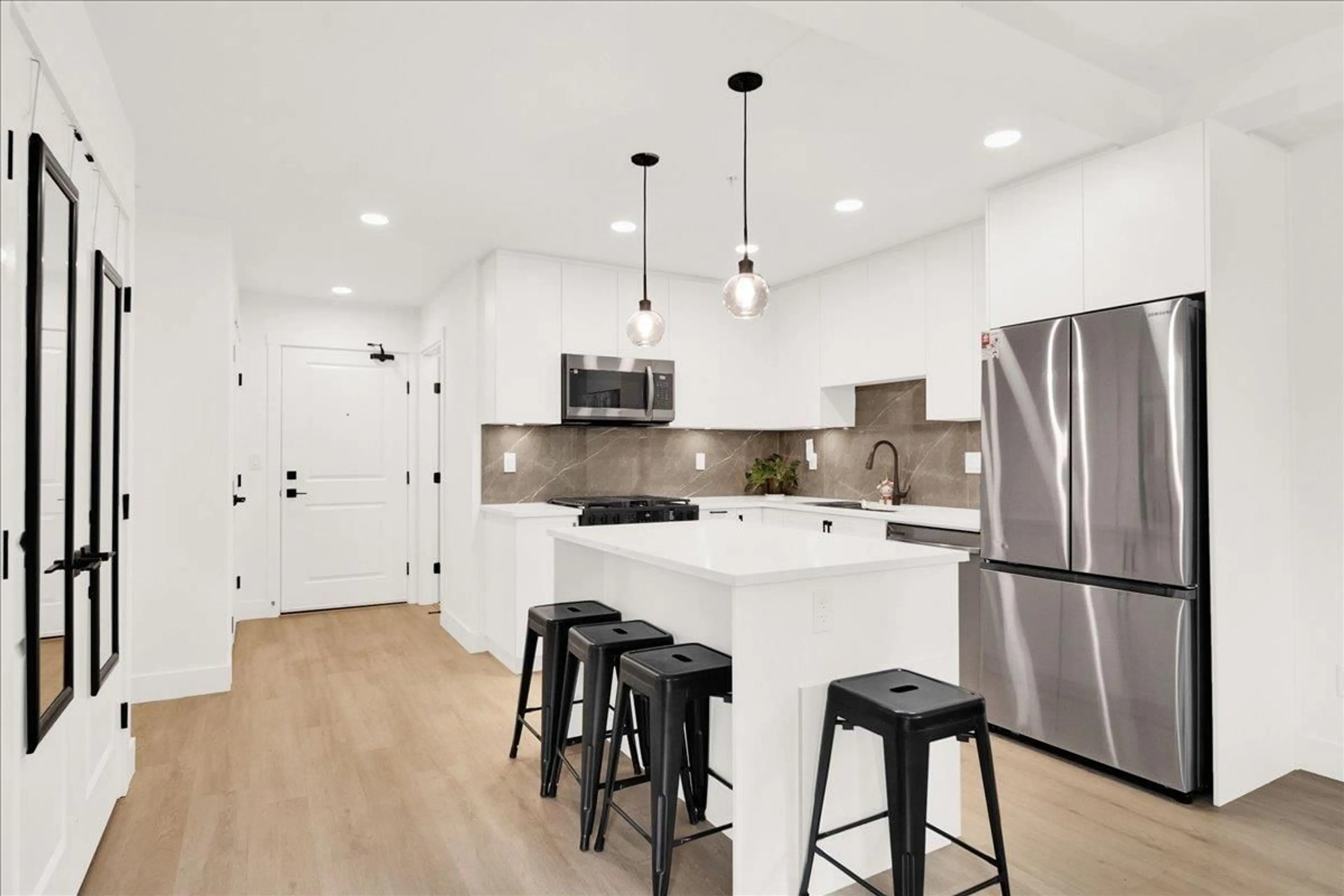Open concept kitchen, unknown for 309 - 3528 146A STREET, Surrey British Columbia V4P0H4