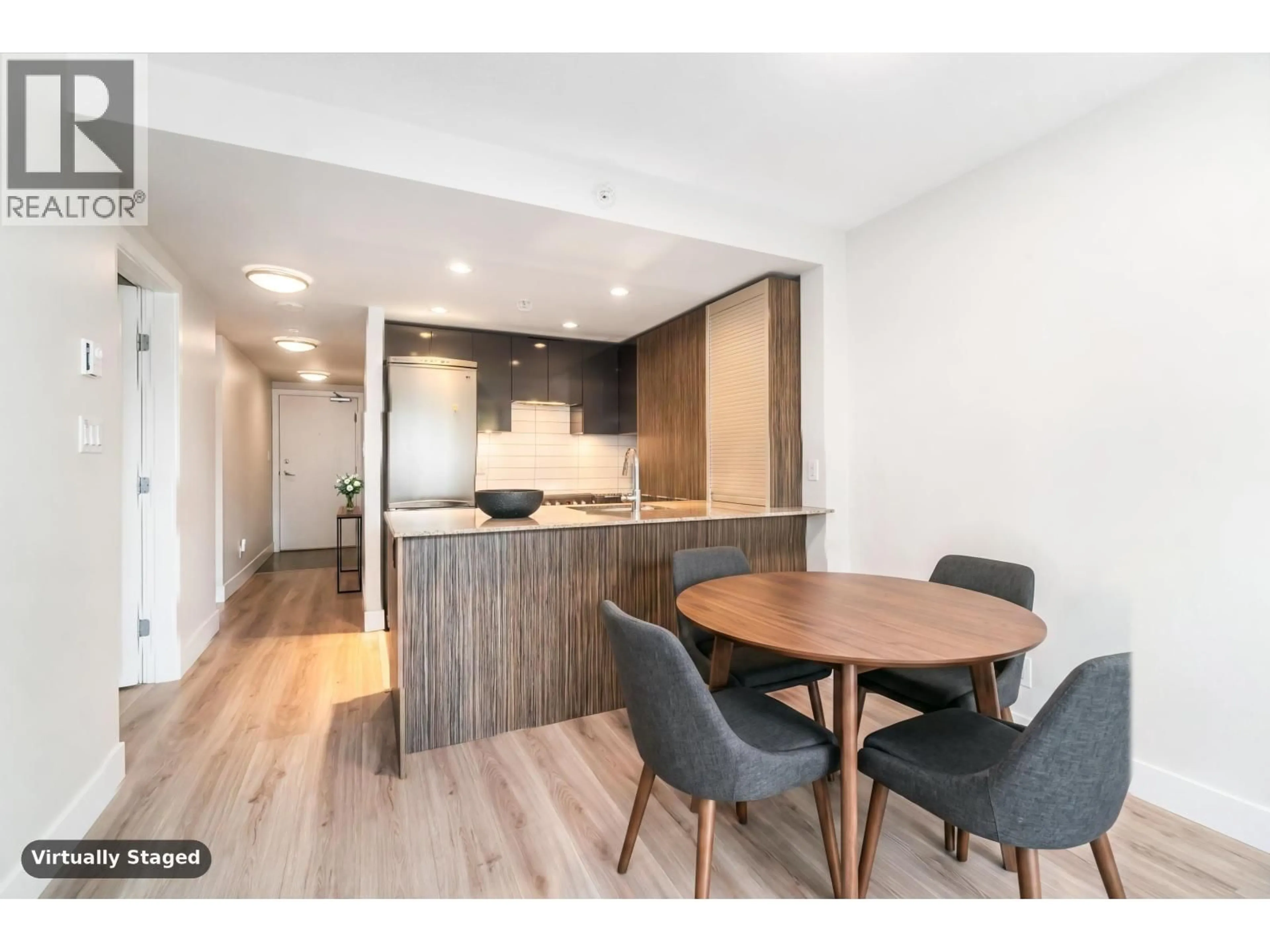 Open concept kitchen, wood/laminate floor for 813 - 1088 RICHARDS STREET, Vancouver British Columbia V6B0J8