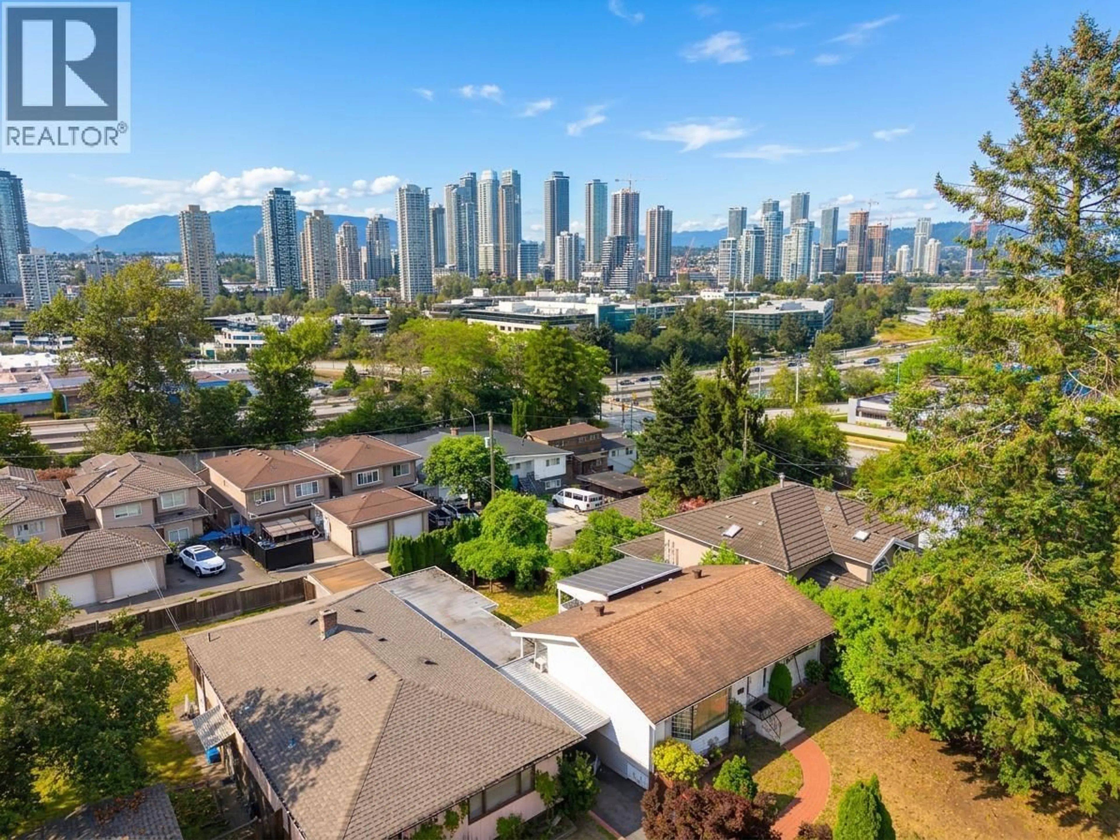 A pic from outside/outdoor area/front of a property/back of a property/a pic from drone, city buildings view from balcony for 4137 DOMINION STREET, Burnaby British Columbia V5G1C5