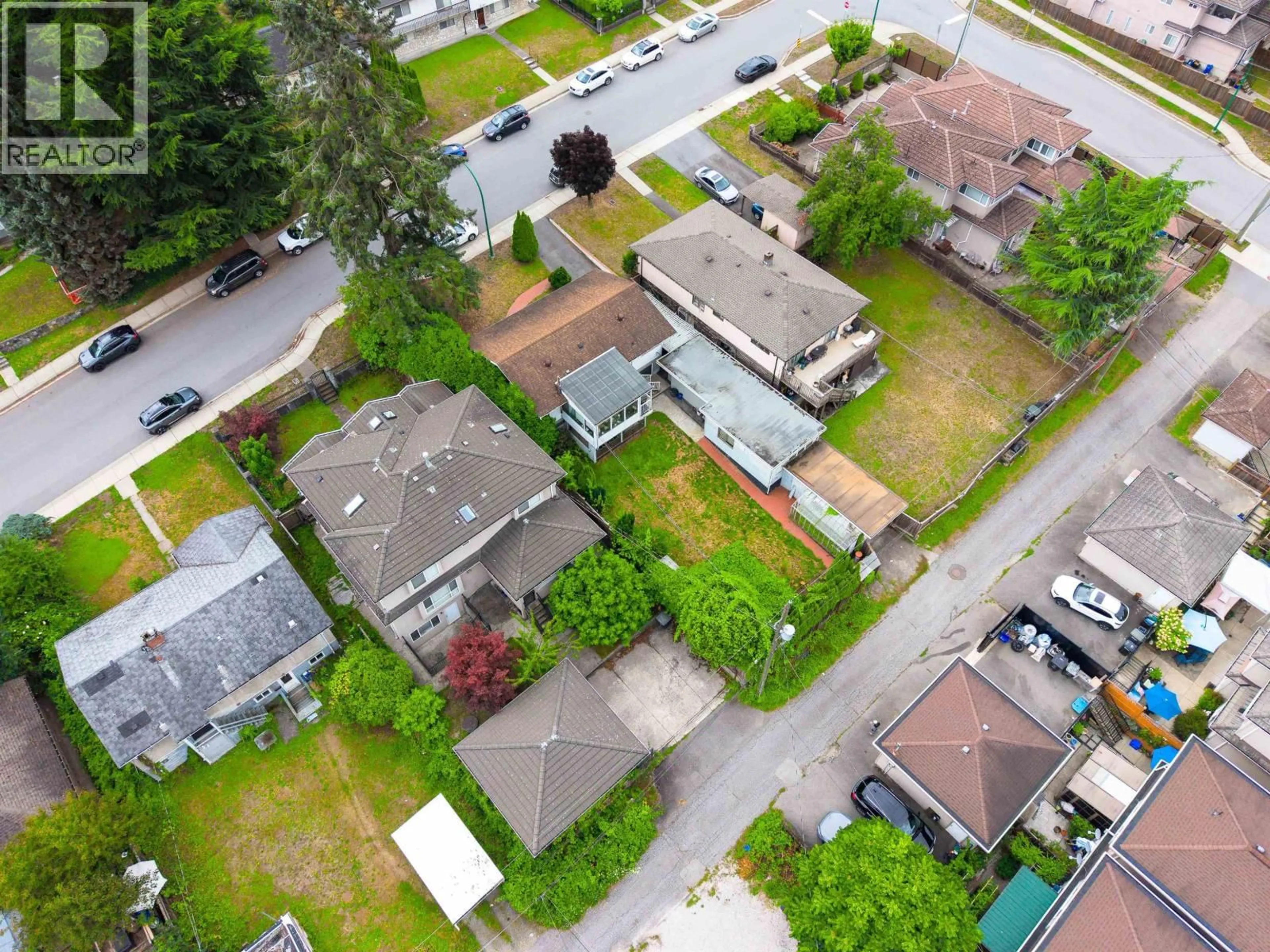 A pic from outside/outdoor area/front of a property/back of a property/a pic from drone, street for 4137 DOMINION STREET, Burnaby British Columbia V5G1C5