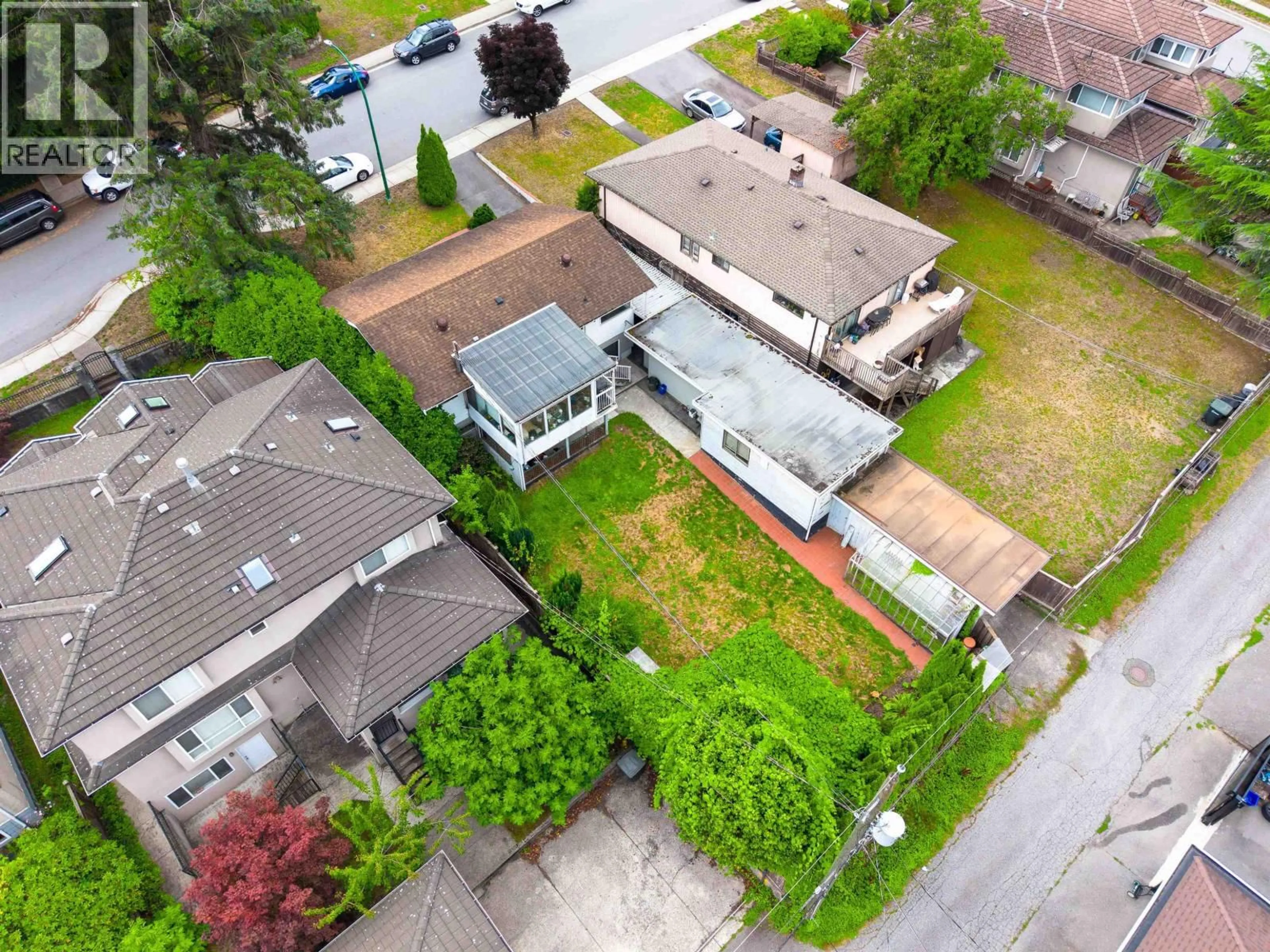 A pic from outside/outdoor area/front of a property/back of a property/a pic from drone, street for 4137 DOMINION STREET, Burnaby British Columbia V5G1C5