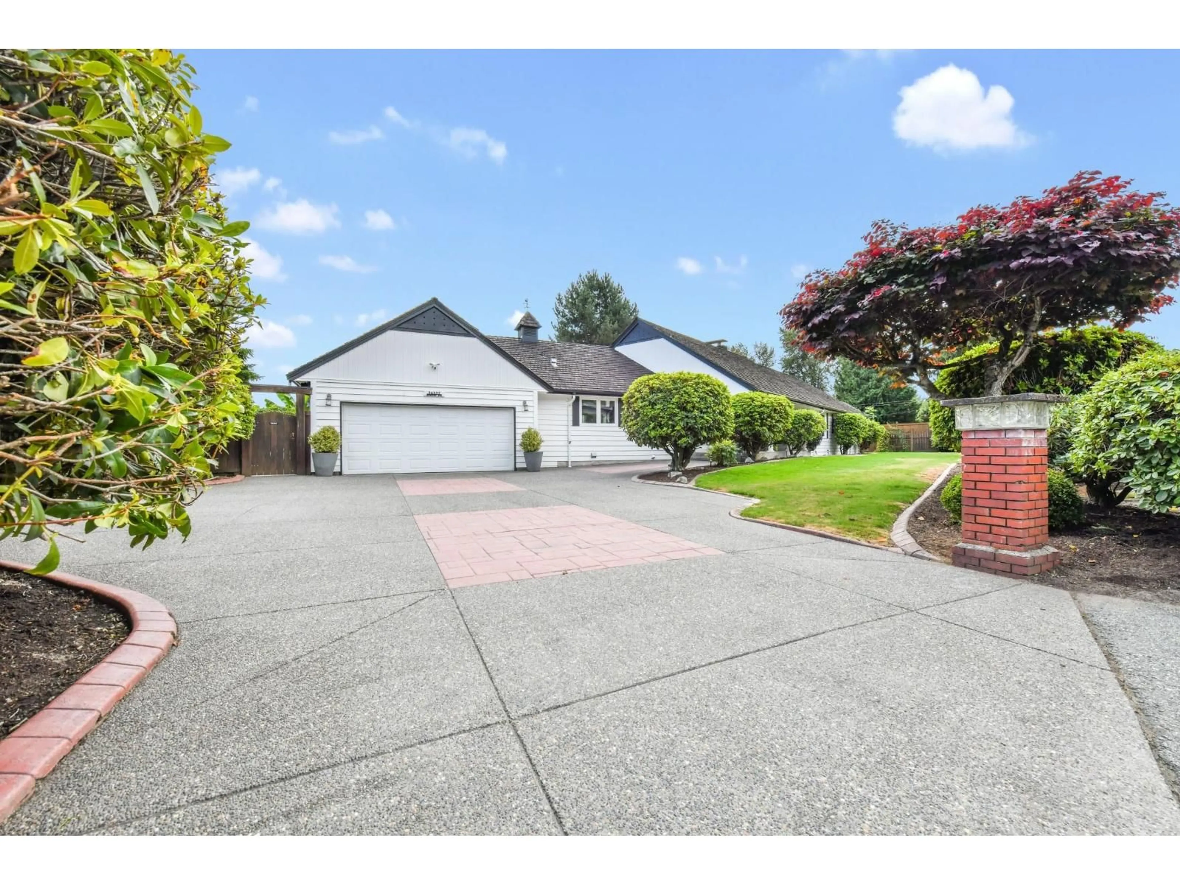 A pic from outside/outdoor area/front of a property/back of a property/a pic from drone, street for 34332 NORRISH AVENUE, Mission British Columbia V2V6N9