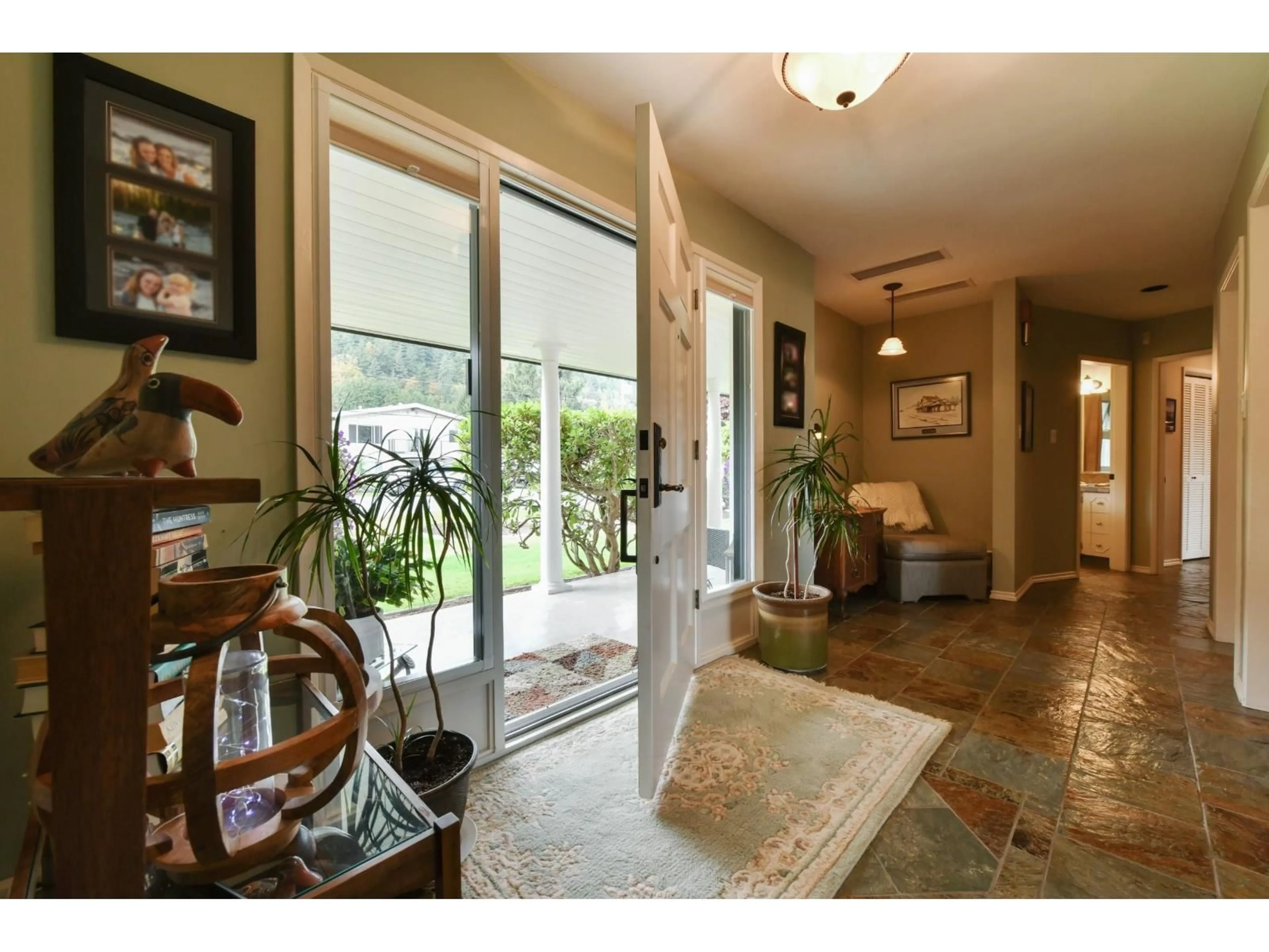 Indoor entryway for 34332 NORRISH AVENUE, Mission British Columbia V2V6N9
