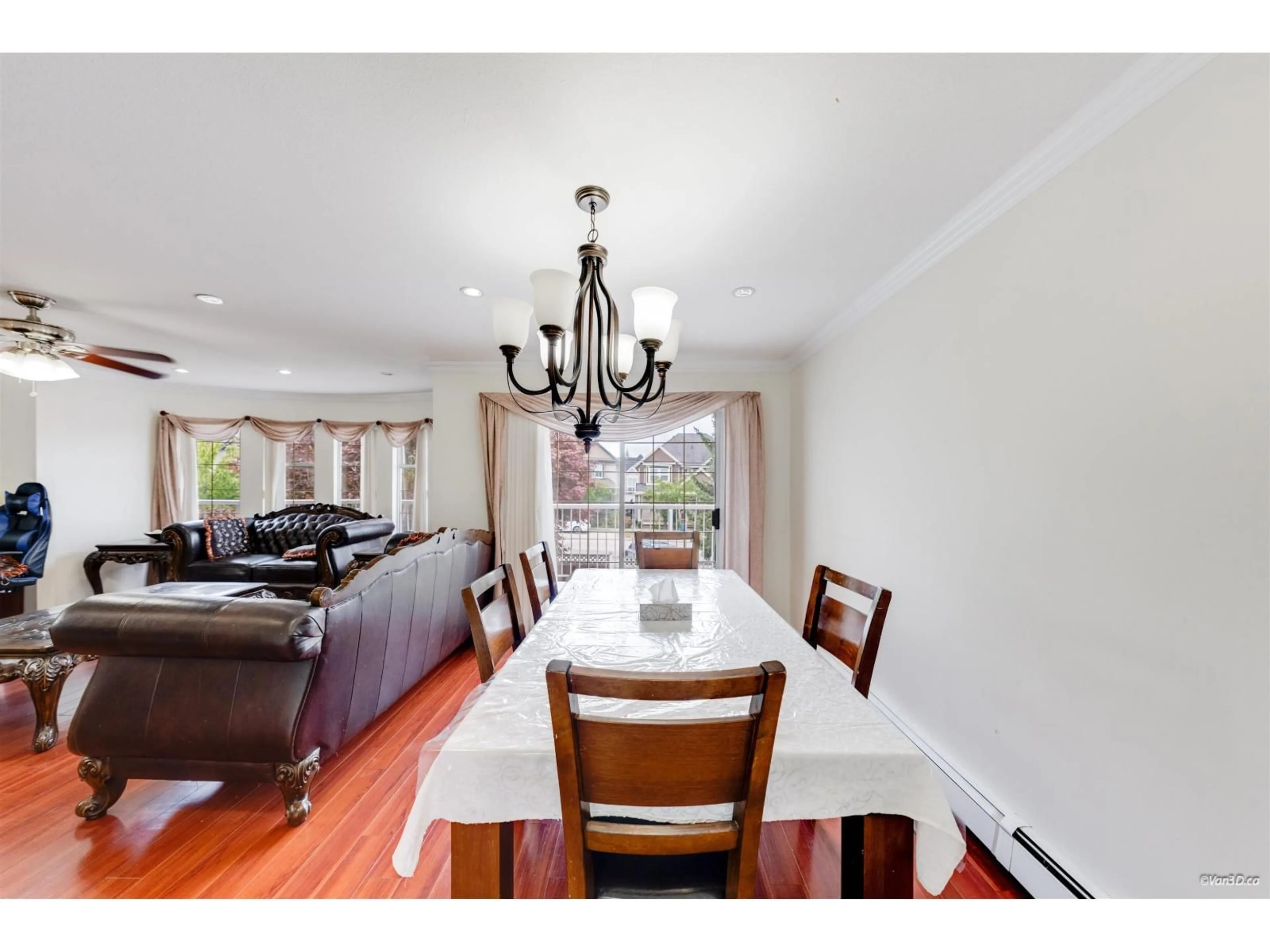 Dining room, wood/laminate floor for 7069 144 STREET, Surrey British Columbia V3W5S1