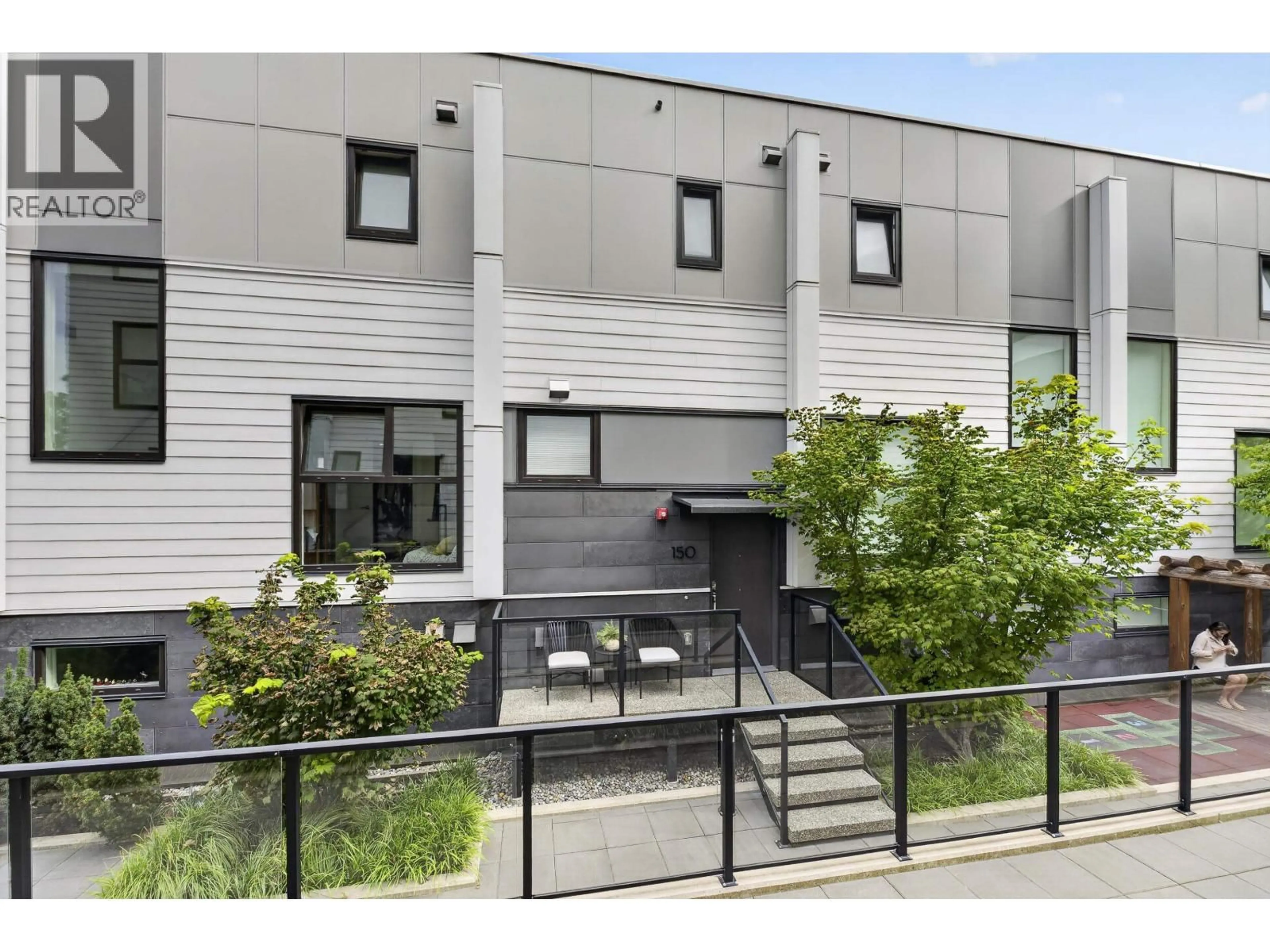 Home with vinyl exterior material, street for 150 WOODSTOCK AVENUE, Vancouver British Columbia V5Y0N1