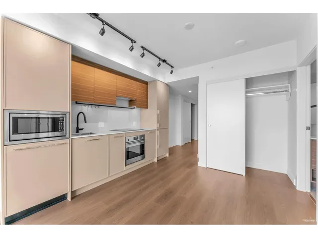 2801 - 13745 GEORGE JUNCTION, Surrey 2