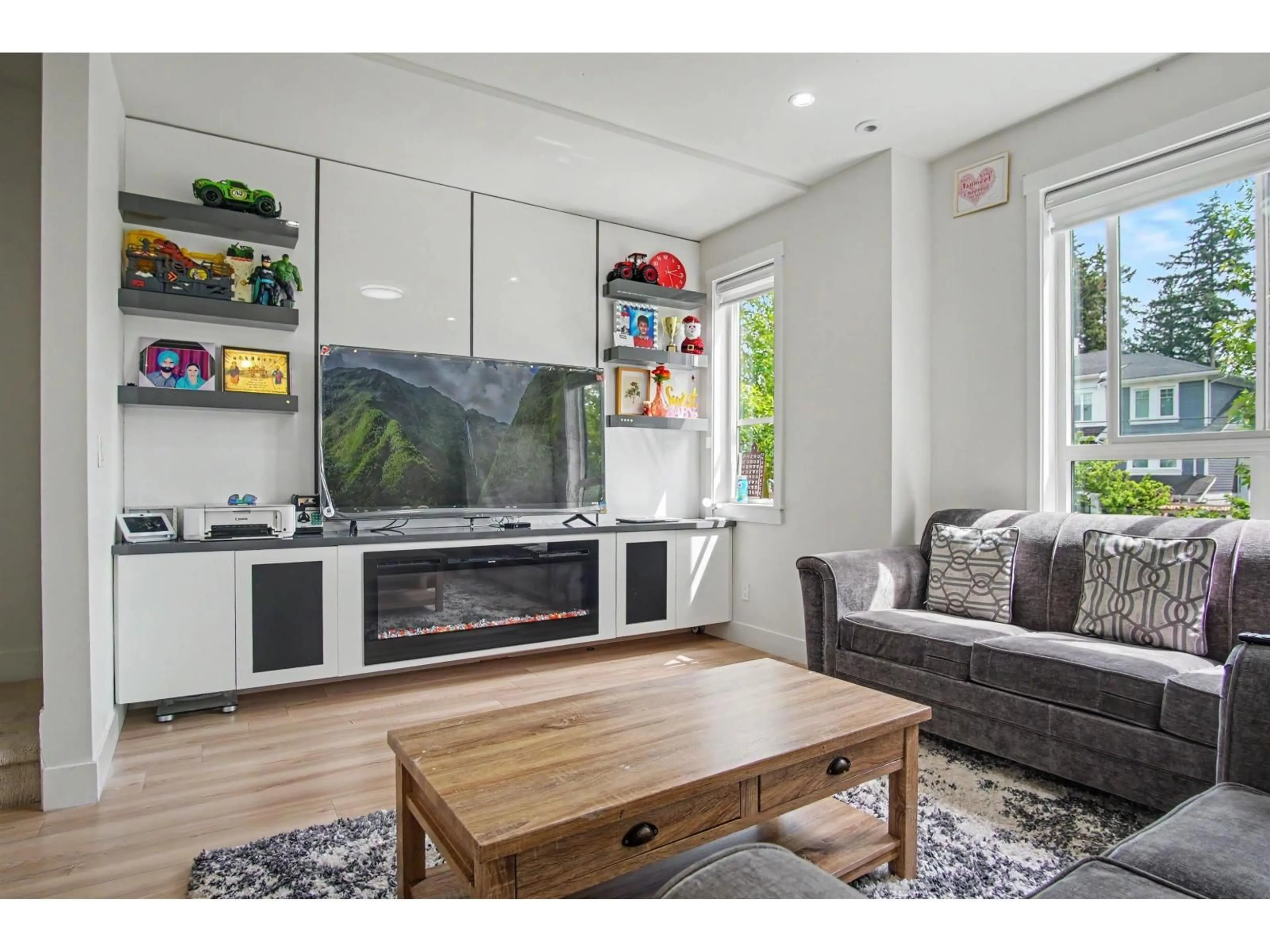 Living room with furniture, wood/laminate floor for 30 - 11556 72A AVENUE, Delta British Columbia V4C1A9