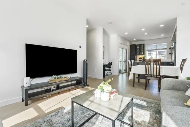 72 - 2774 MONTROSE AVENUE, Abbotsford 4