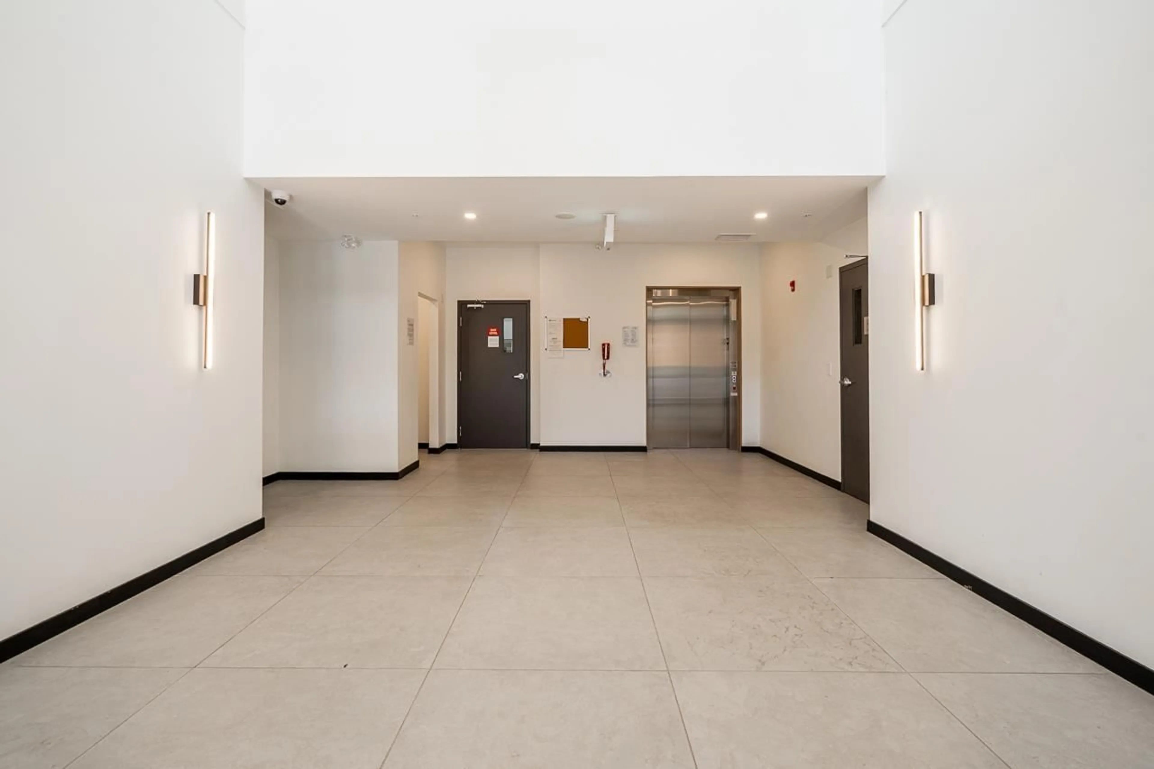 Indoor foyer for 516 - 19577 65B AVENUE, Surrey British Columbia V4N6Y3
