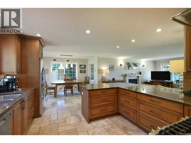 1000 CEMETERY ROAD, Gibsons 5