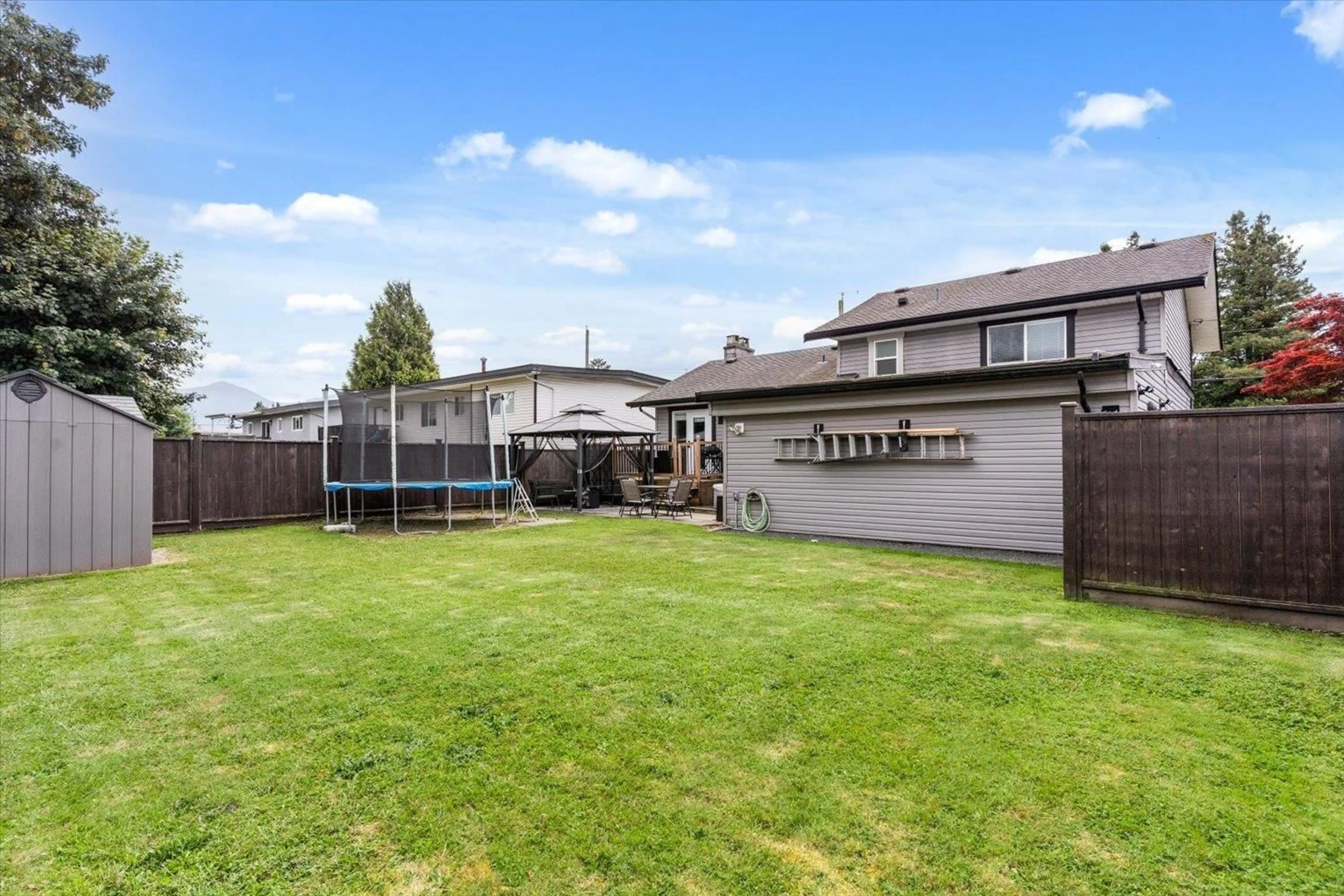 A pic from outside/outdoor area/front of a property/back of a property/a pic from drone, unknown for 46551 TETON AVENUE, Chilliwack British Columbia V2P6M3