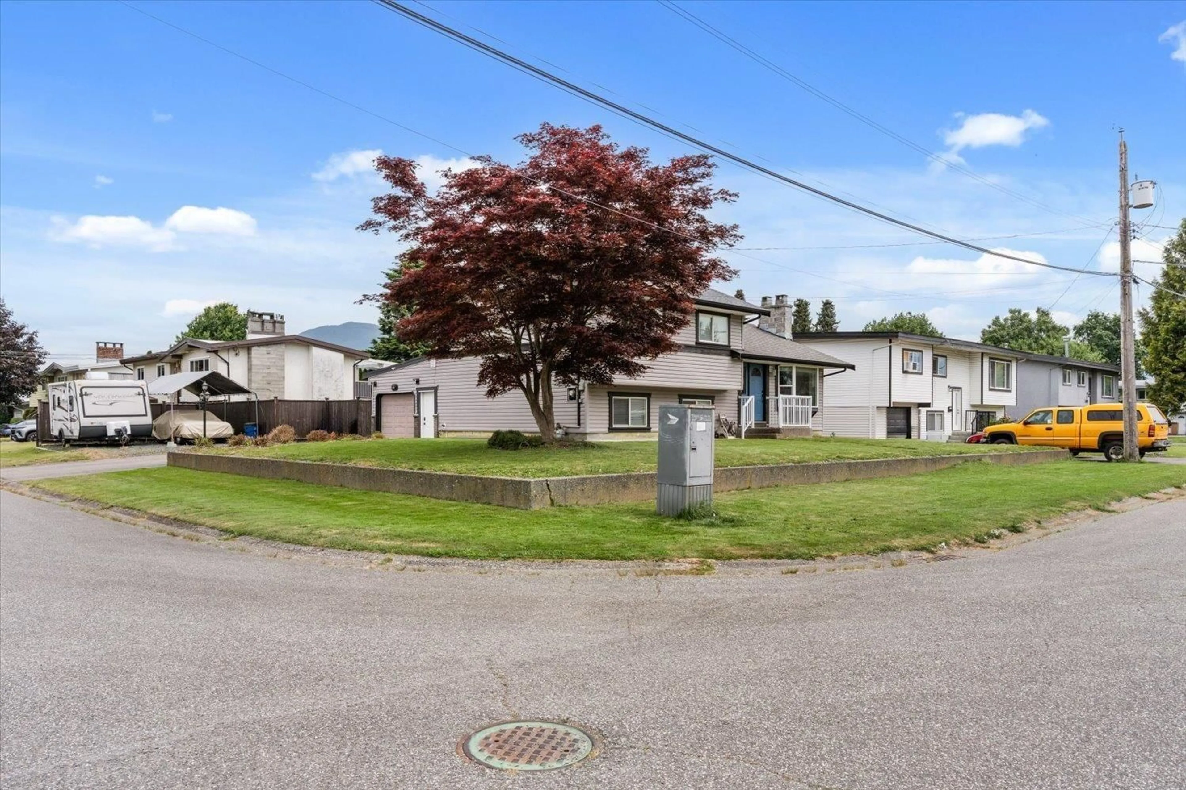 A pic from outside/outdoor area/front of a property/back of a property/a pic from drone, unknown for 46551 TETON AVENUE, Chilliwack British Columbia V2P6M3