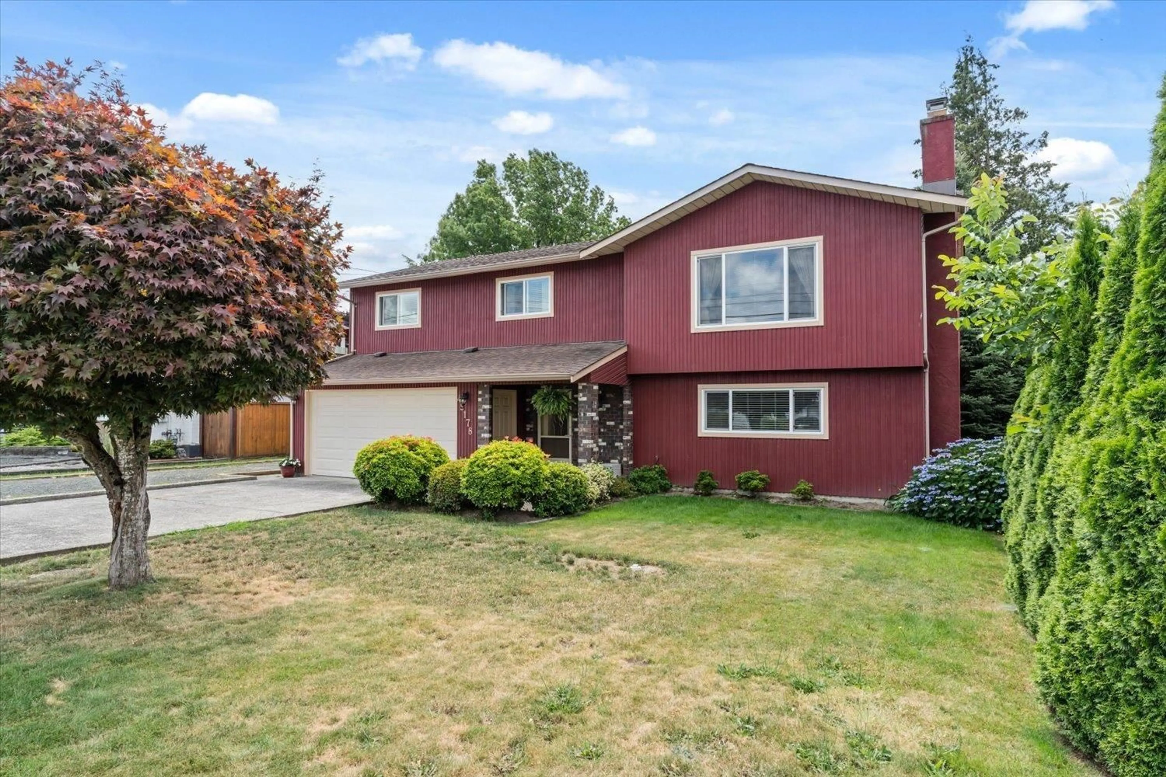 Home with vinyl exterior material, street for 45178 STEVENSON ROAD, Chilliwack British Columbia V2R1L9