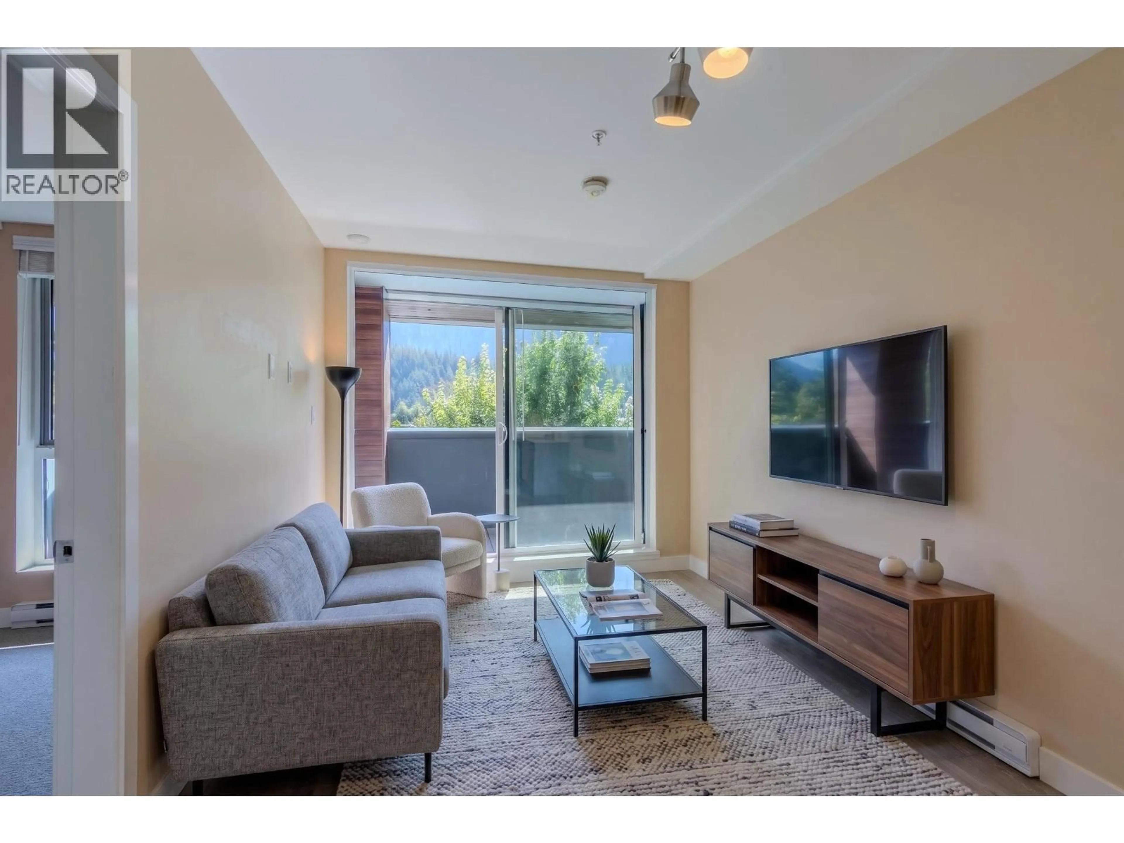 Living room with furniture, unknown for 203 - 37881 CLEVELAND AVENUE, Squamish British Columbia V8B0Z7