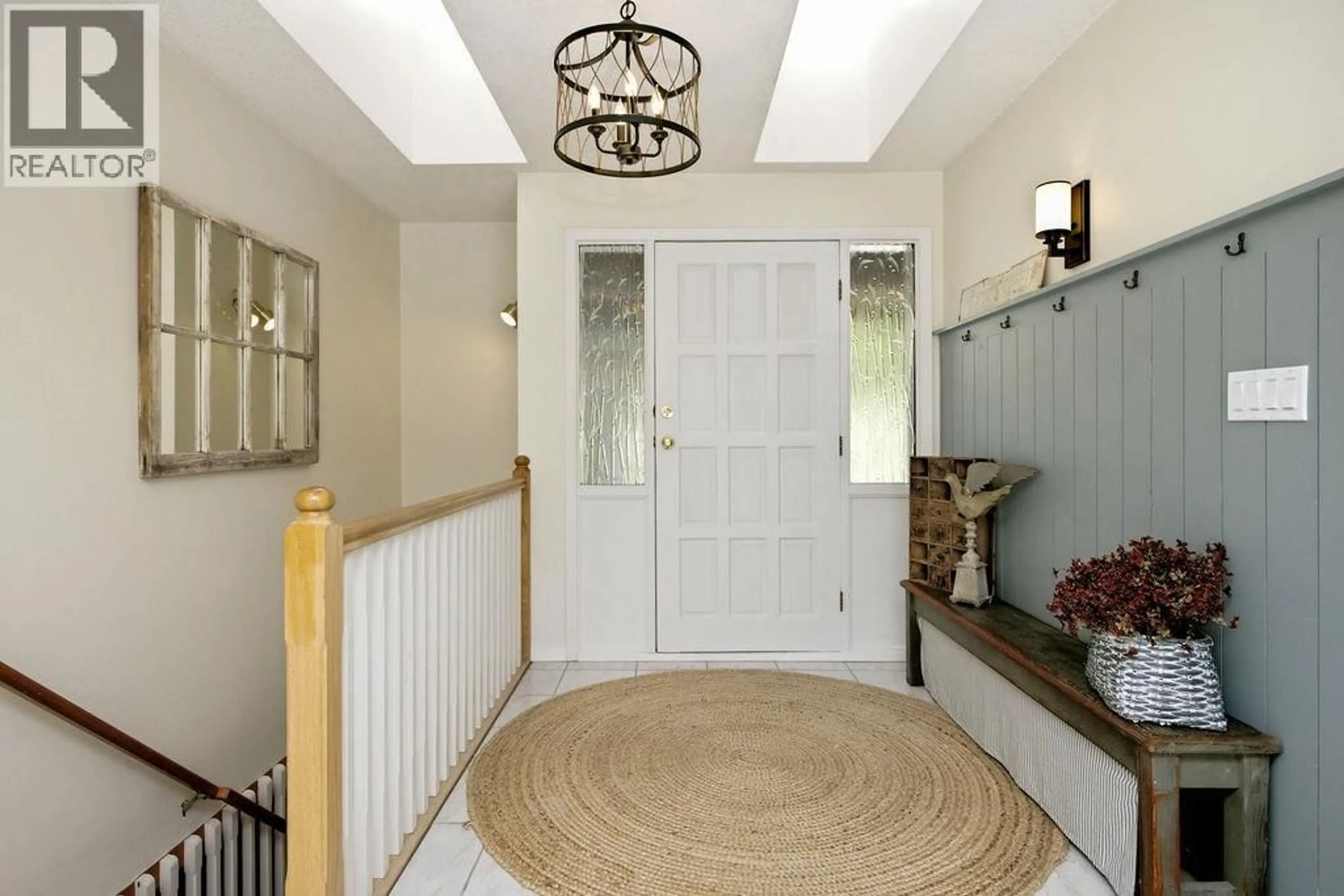 Indoor entryway for 7321 REDROOFFS ROAD, Sechelt British Columbia V7Z0T3