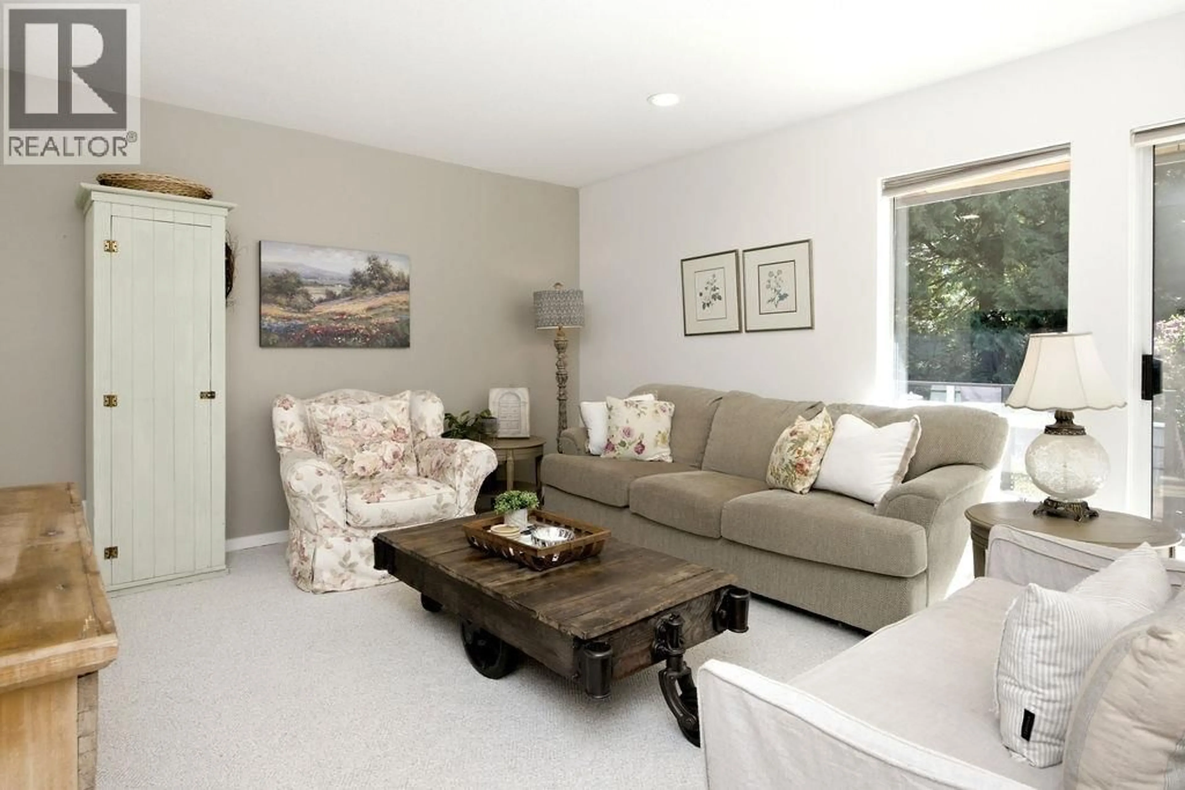 Living room with furniture, unknown for 7321 REDROOFFS ROAD, Sechelt British Columbia V7Z0T3
