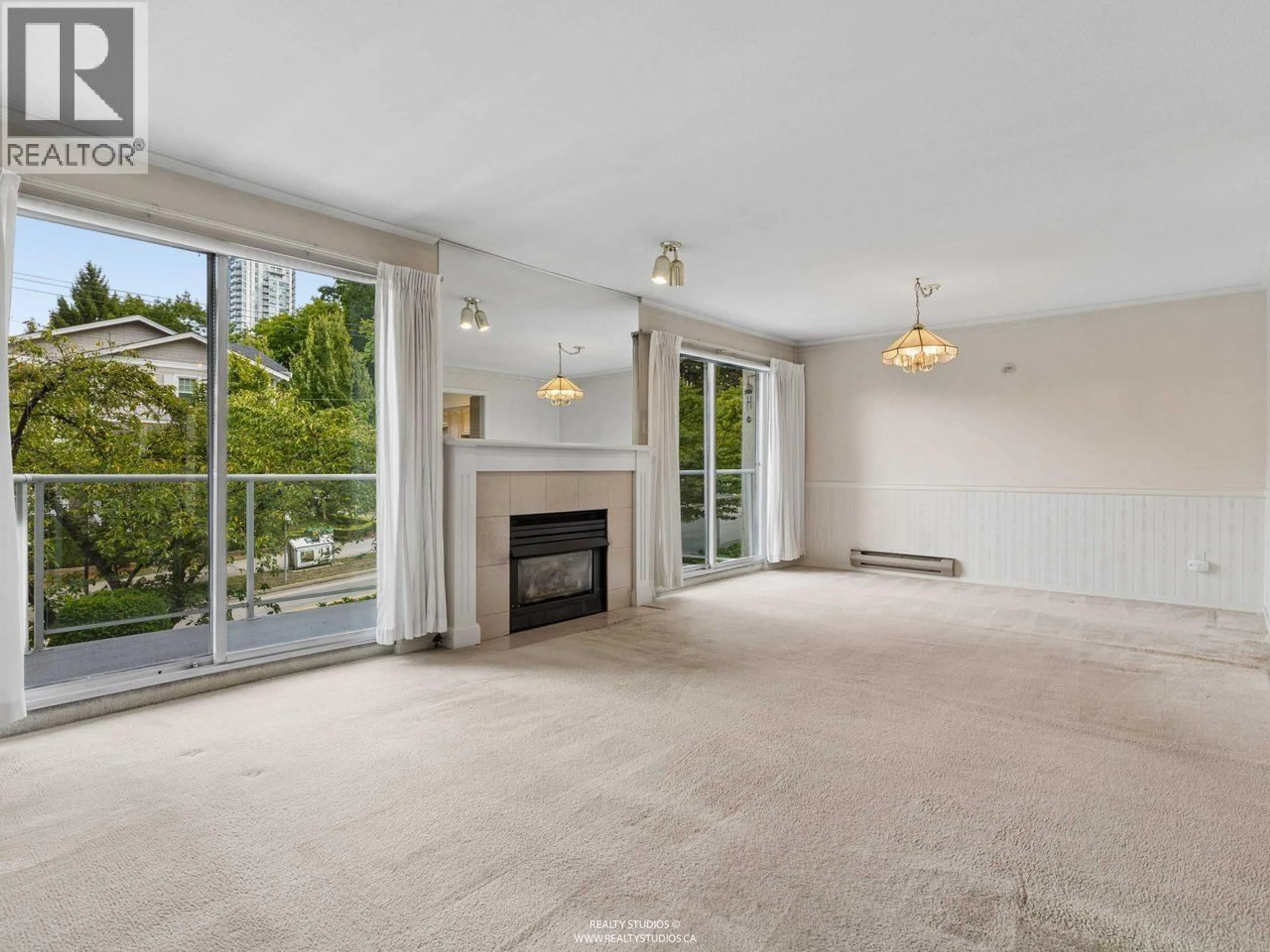 A pic of a room for 21 - 5575 PATTERSON AVENUE, Burnaby British Columbia V5H2M6