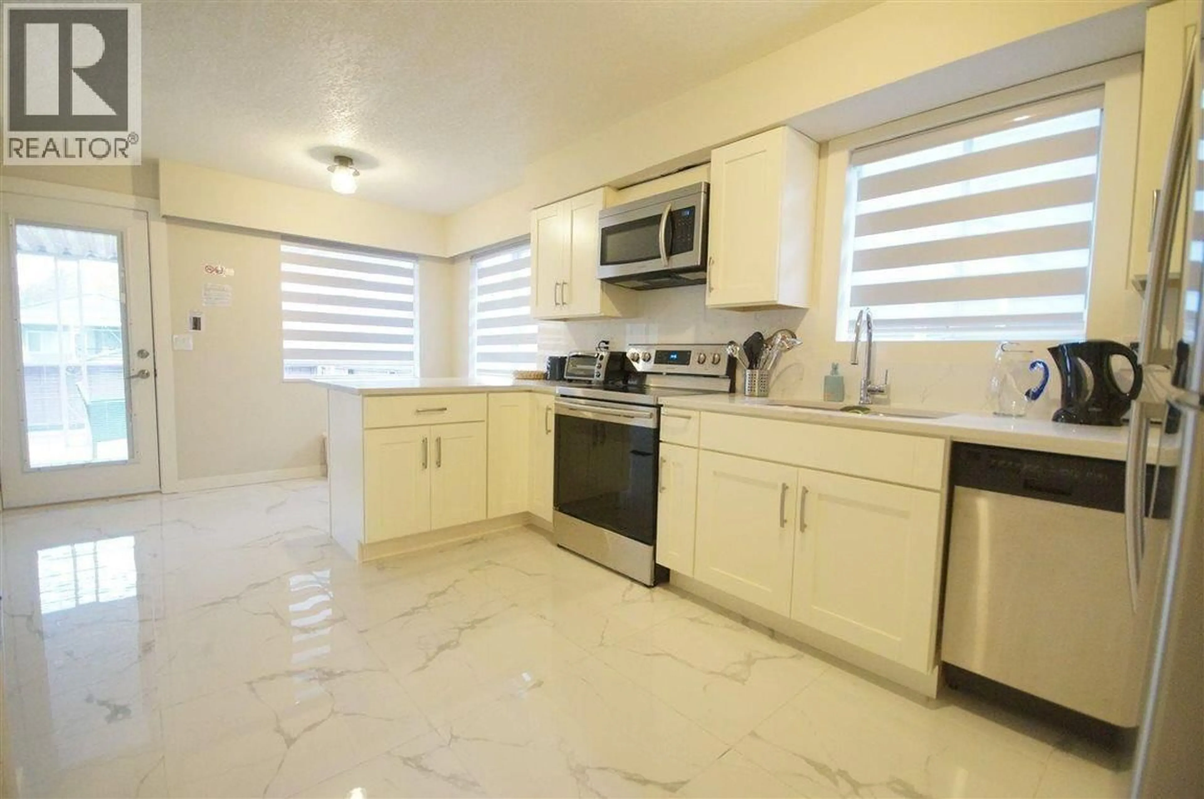 Standard kitchen, ceramic/tile floor for 2179 29TH AVENUE, Vancouver British Columbia V5N2Z2
