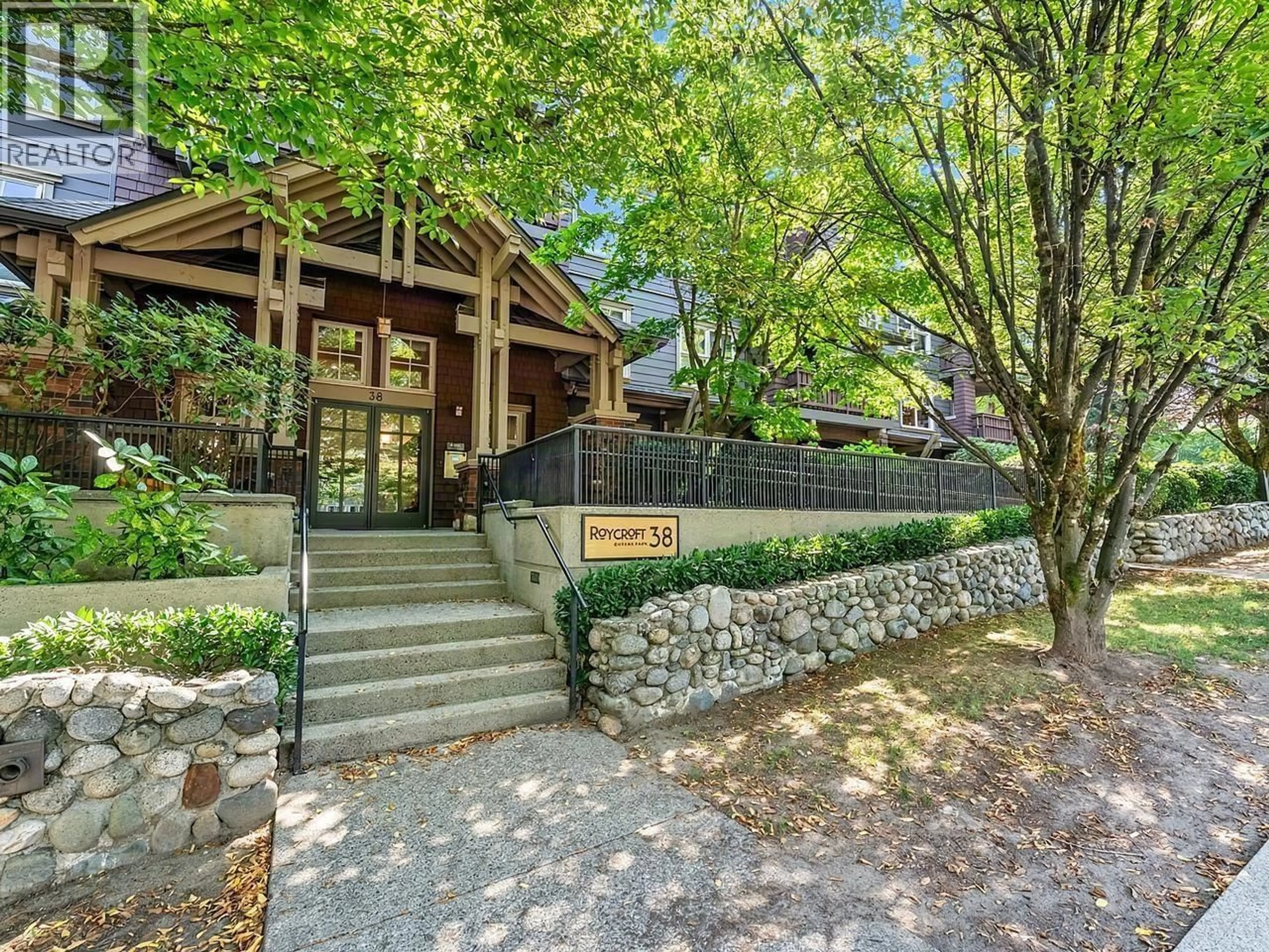 Home with brick exterior material, street for 308 - 38 SEVENTH AVENUE, New Westminster British Columbia V3L5W2
