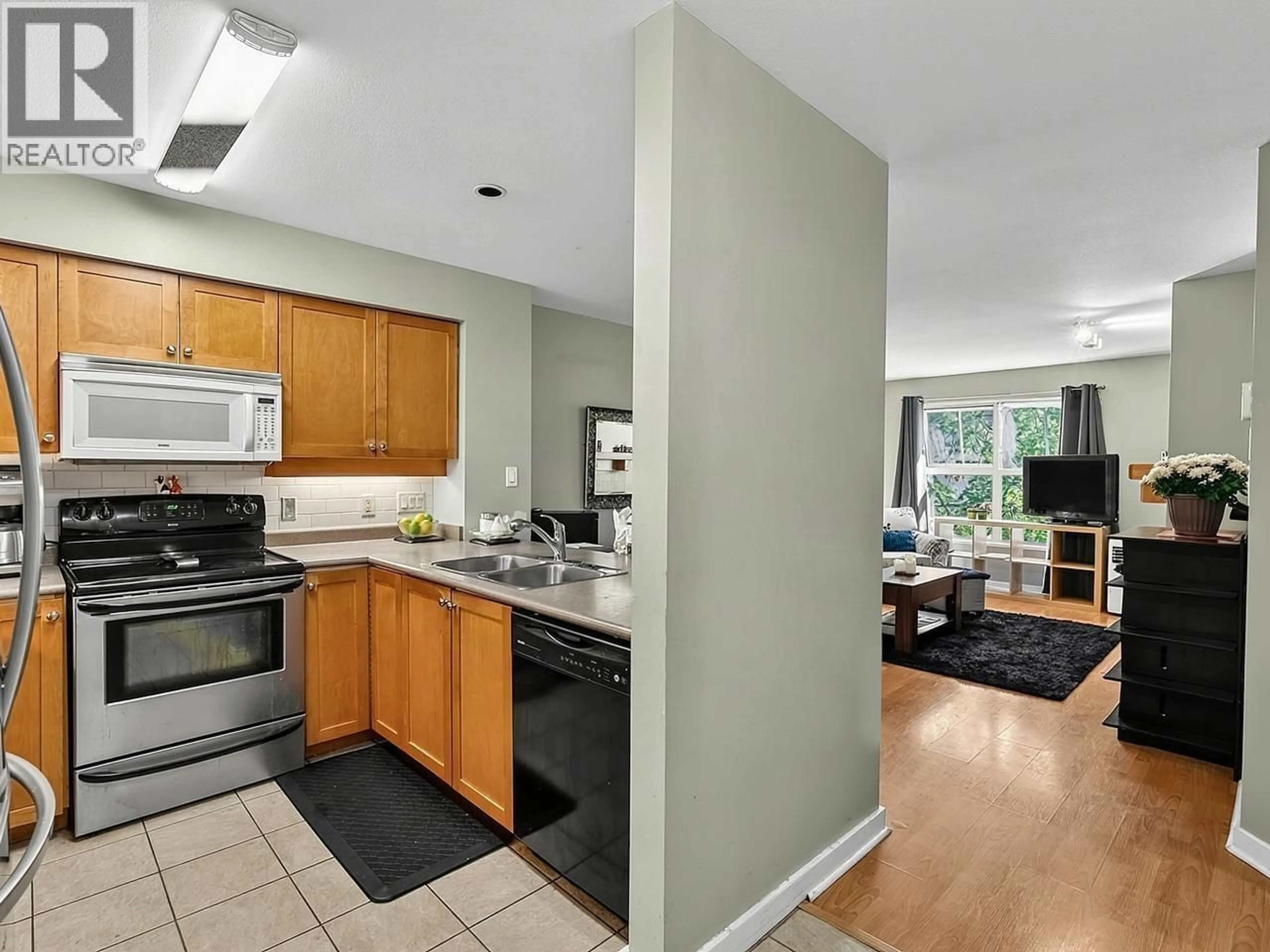 Open concept kitchen, unknown for 308 - 38 SEVENTH AVENUE, New Westminster British Columbia V3L5W2