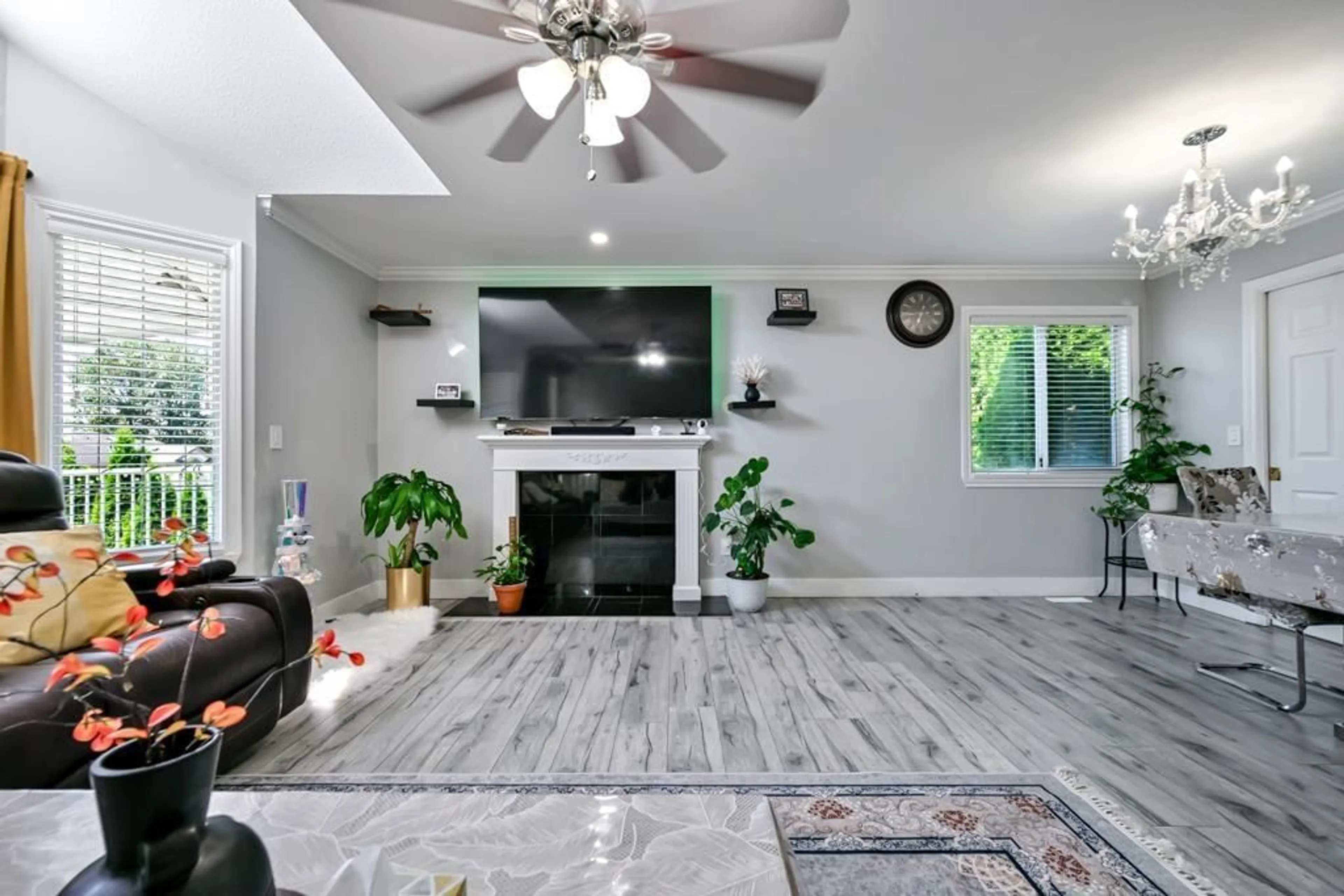 Living room with furniture, unknown for 30921 SANDPIPER DRIVE, Abbotsford British Columbia V2T5G6