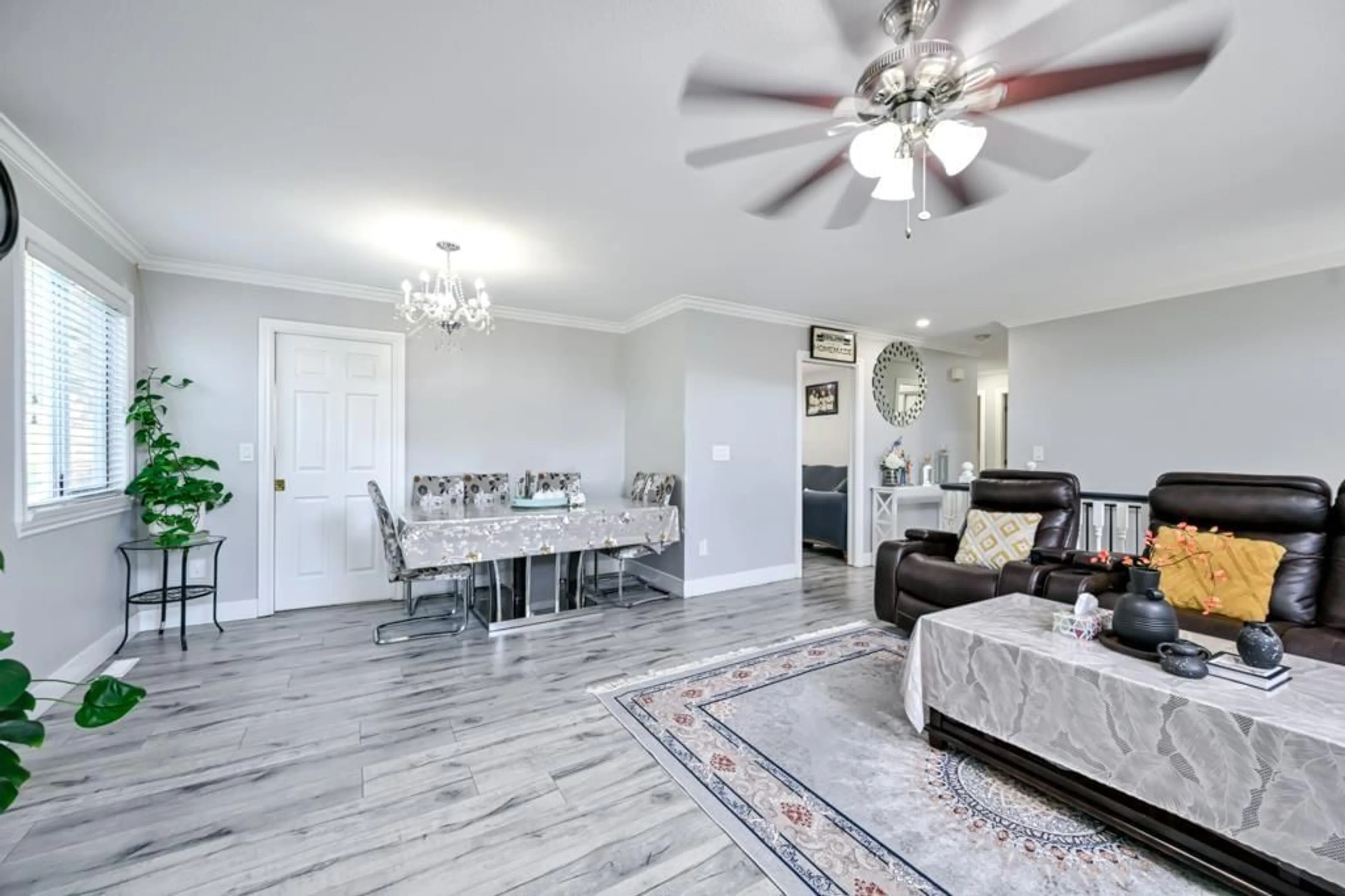Living room with furniture, unknown for 30921 SANDPIPER DRIVE, Abbotsford British Columbia V2T5G6