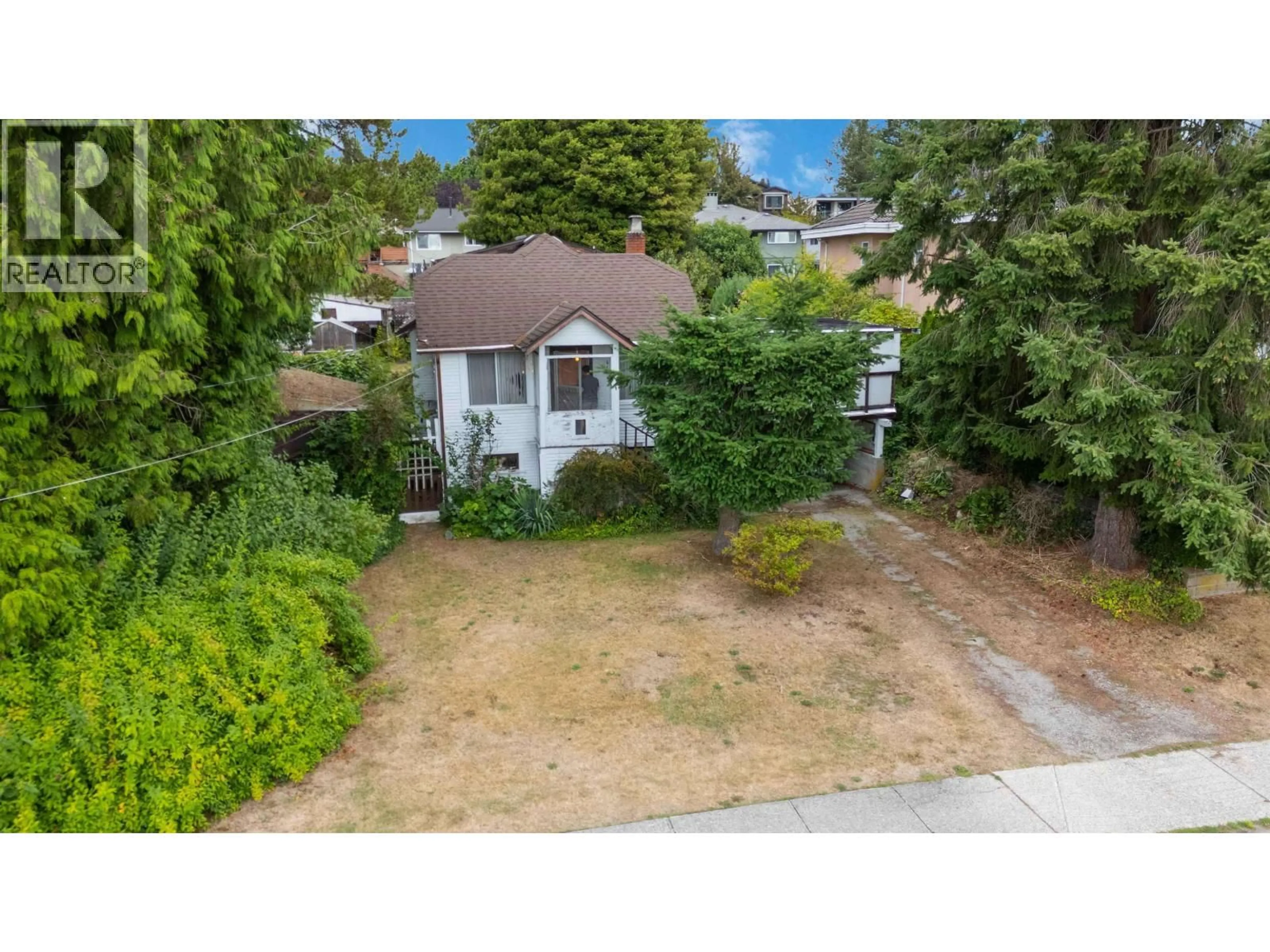 A pic from outside/outdoor area/front of a property/back of a property/a pic from drone, street for 6151 WINCH STREET, Burnaby British Columbia V5B2L4