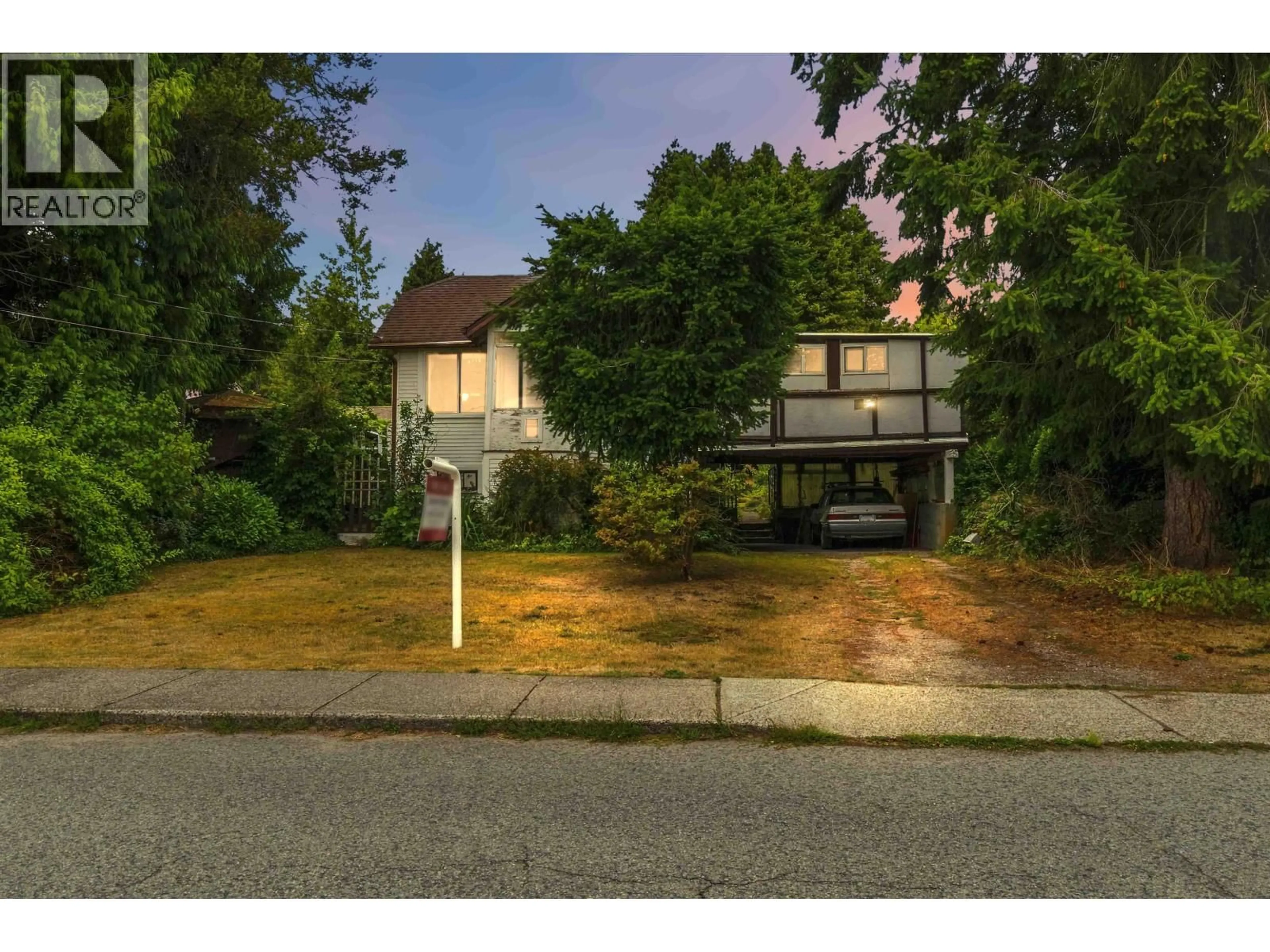A pic from outside/outdoor area/front of a property/back of a property/a pic from drone, street for 6151 WINCH STREET, Burnaby British Columbia V5B2L4