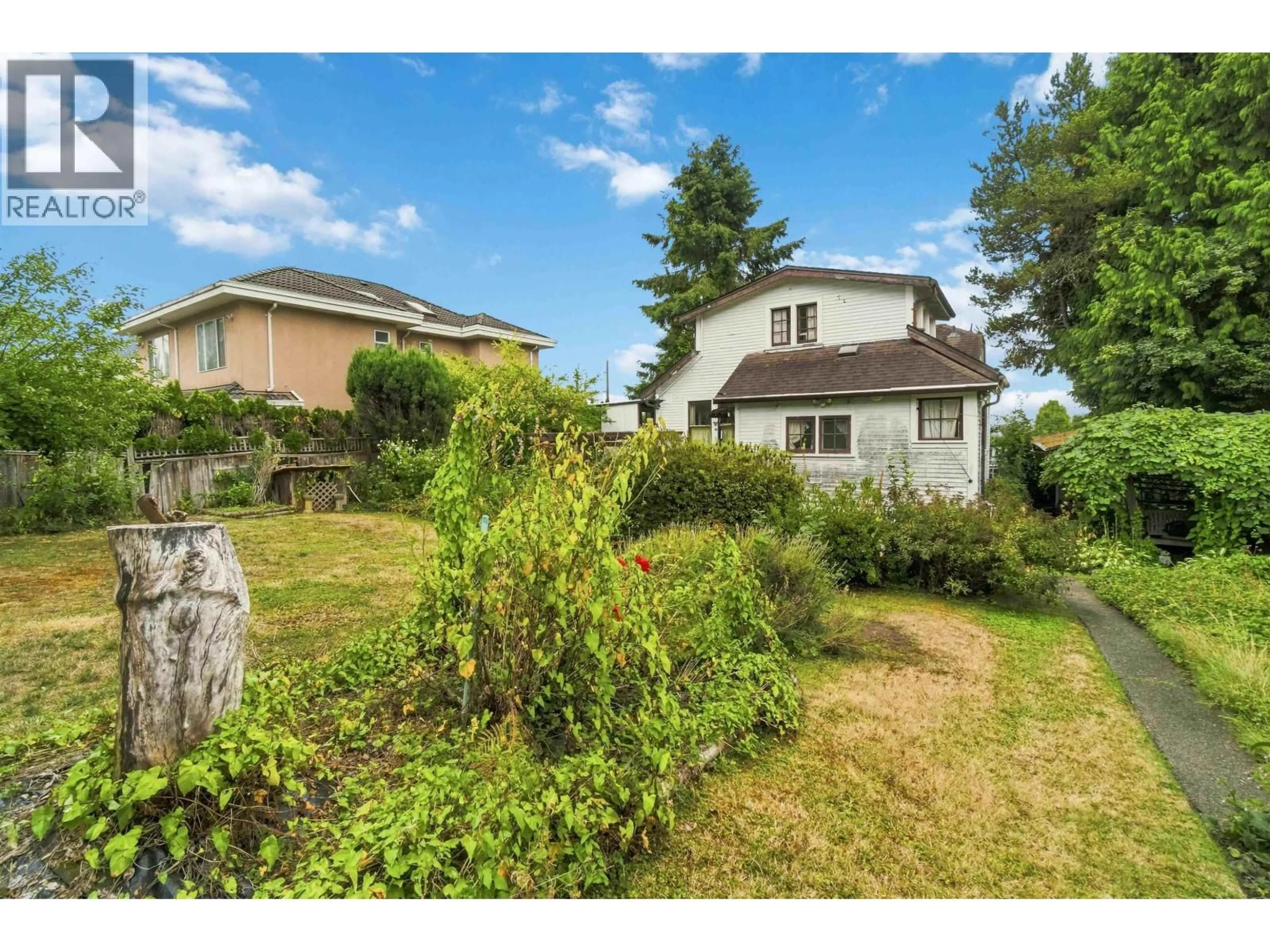 A pic from outside/outdoor area/front of a property/back of a property/a pic from drone, street for 6151 WINCH STREET, Burnaby British Columbia V5B2L4