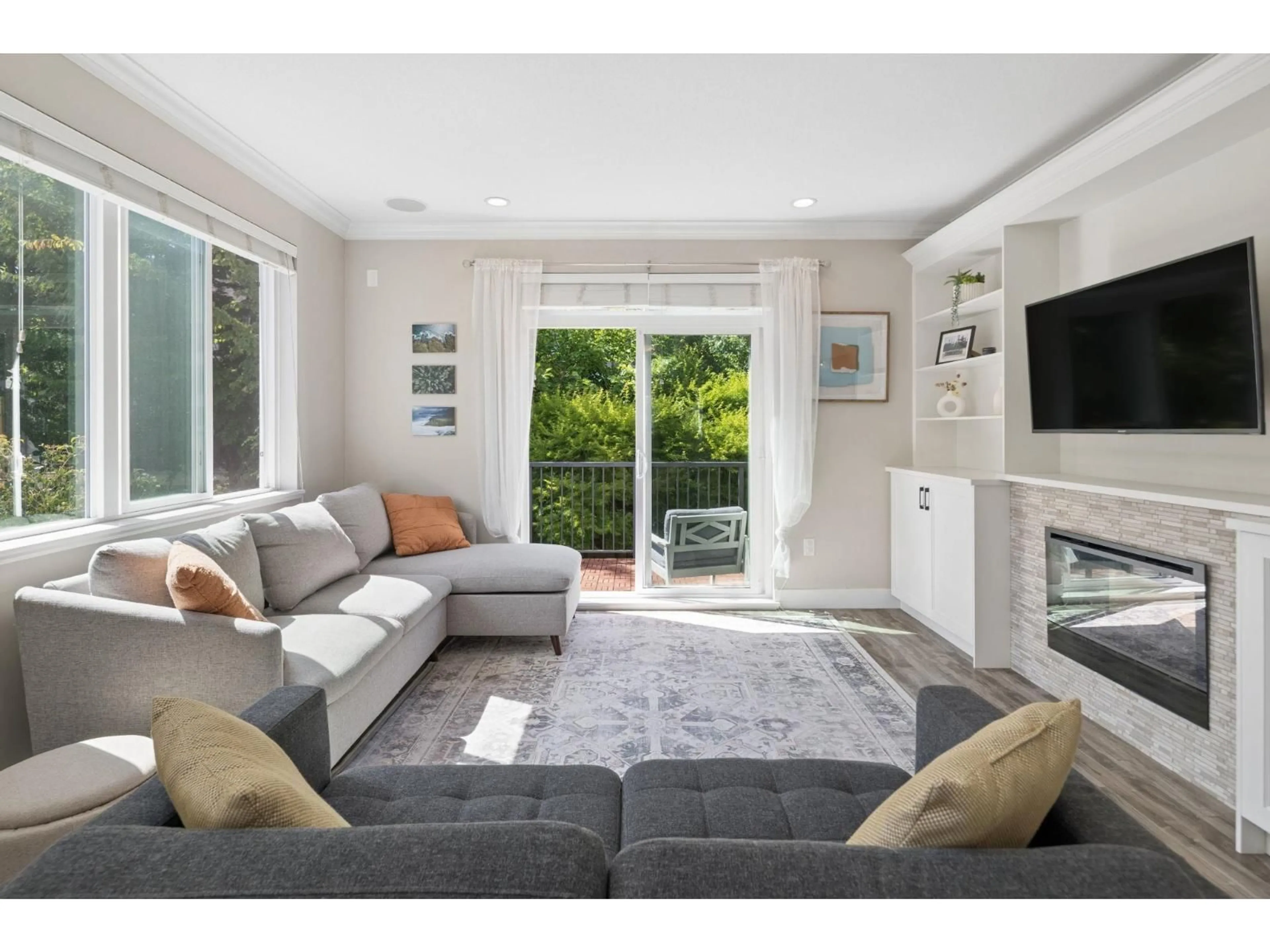 Living room with furniture, unknown for 32 - 3039 156 STREET, Surrey British Columbia V3Z6T5
