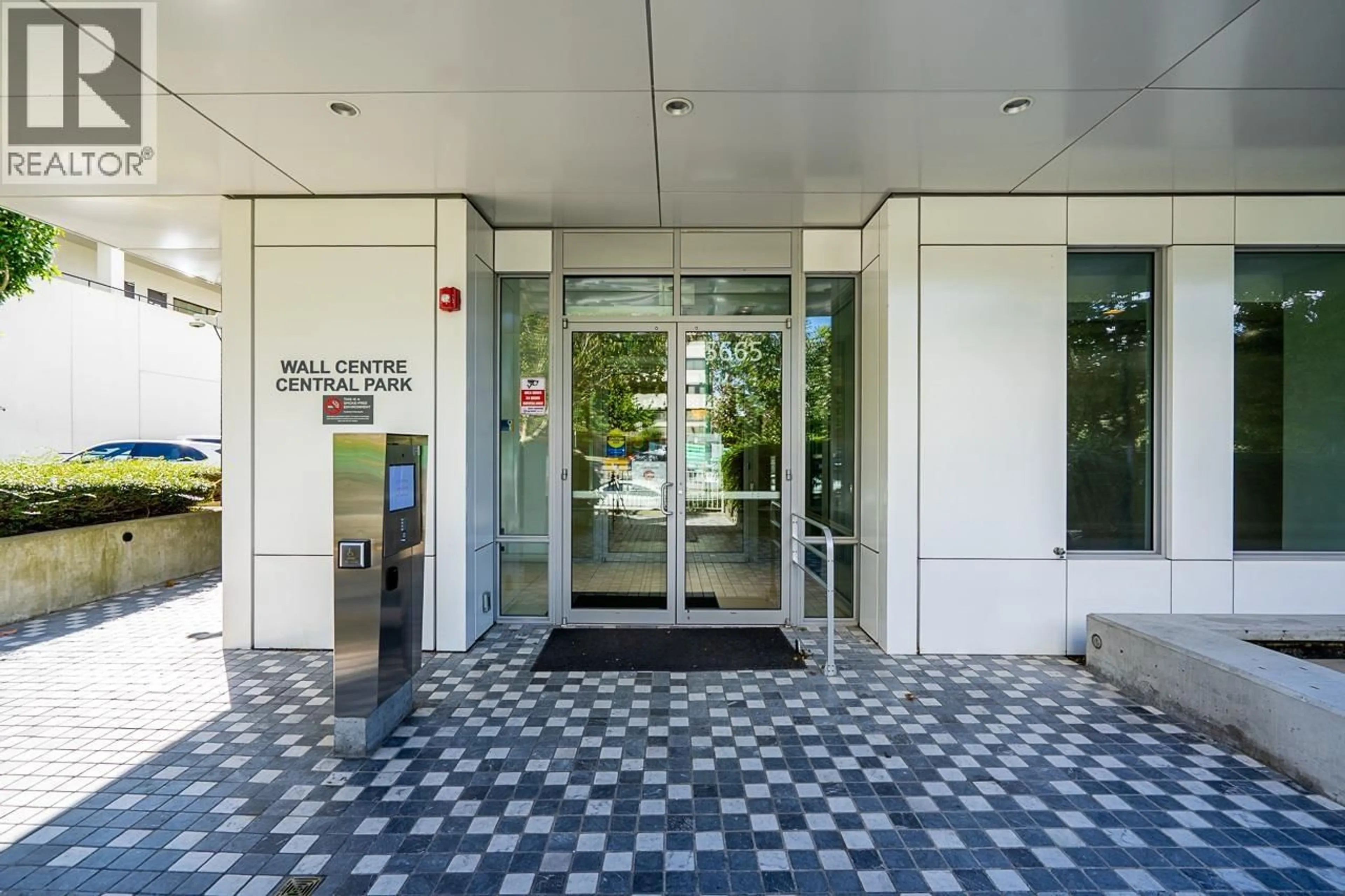Indoor foyer for 2902 - 5665 BOUNDARY ROAD, Vancouver British Columbia V5R0E4