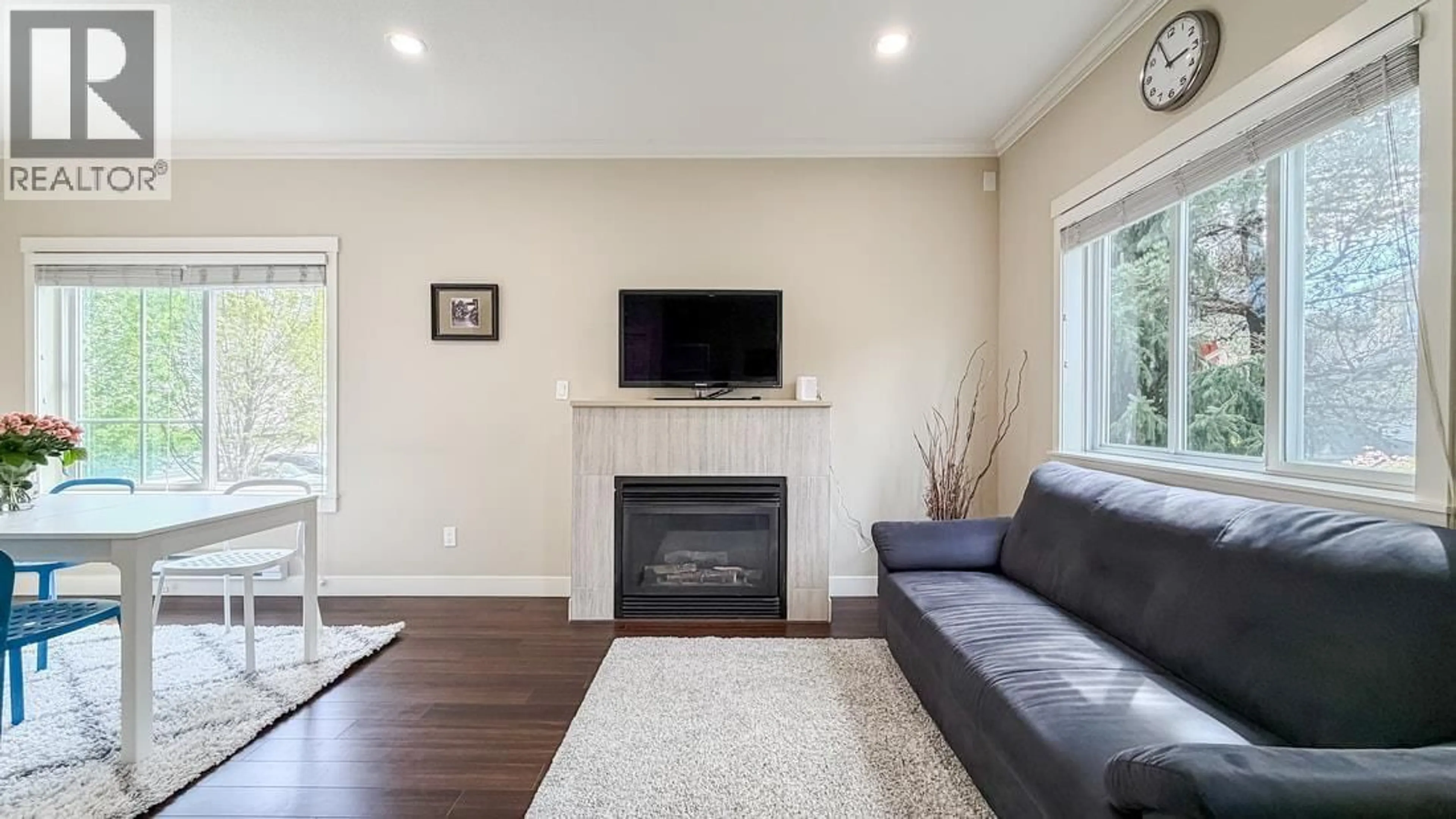 Living room with furniture, wood/laminate floor for 24 - 9811 FERNDALE ROAD, Richmond British Columbia V6Y1X4
