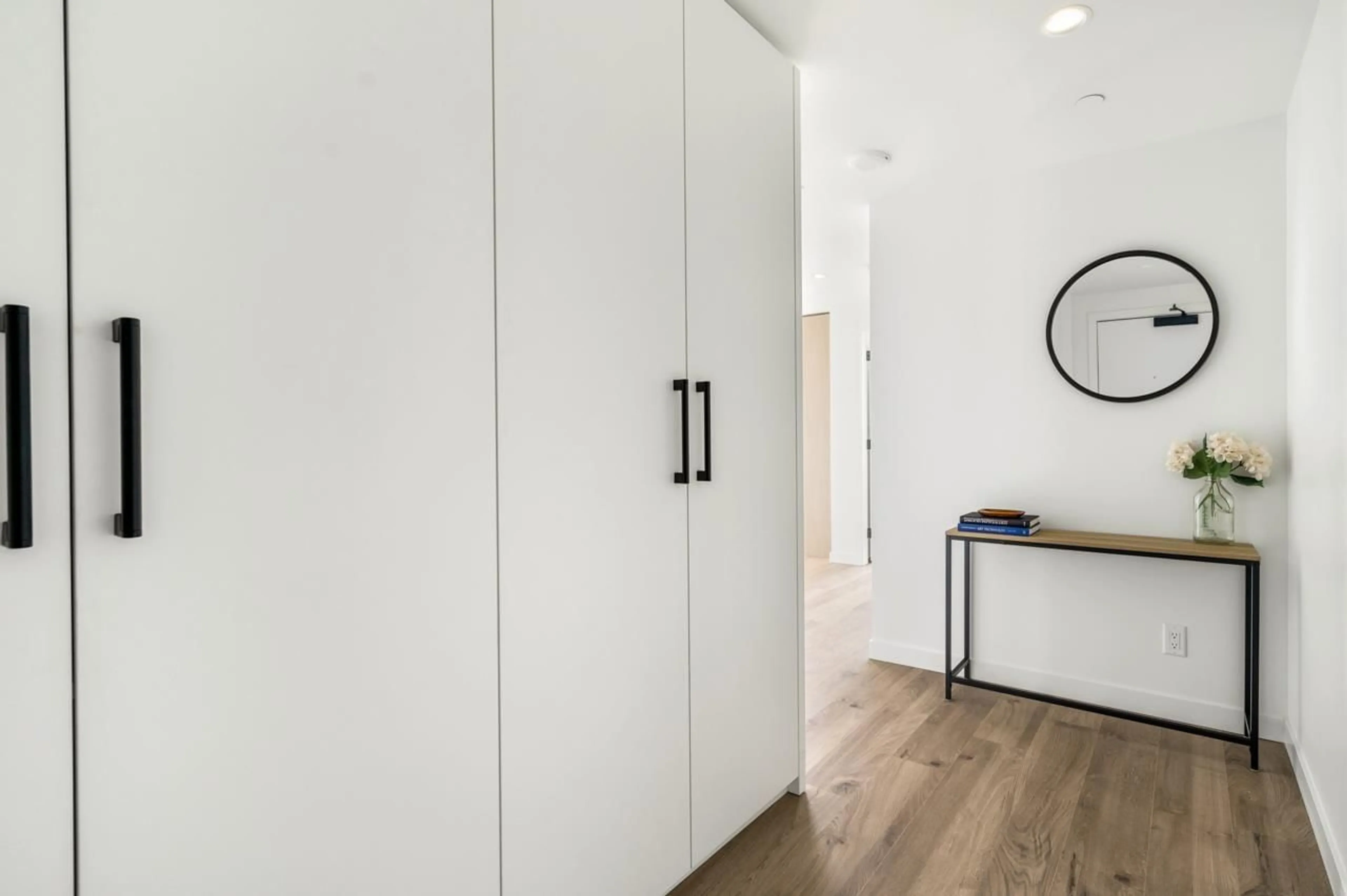 Indoor entryway for 1608 - 13428 105 AVENUE, Surrey British Columbia V3T0S6