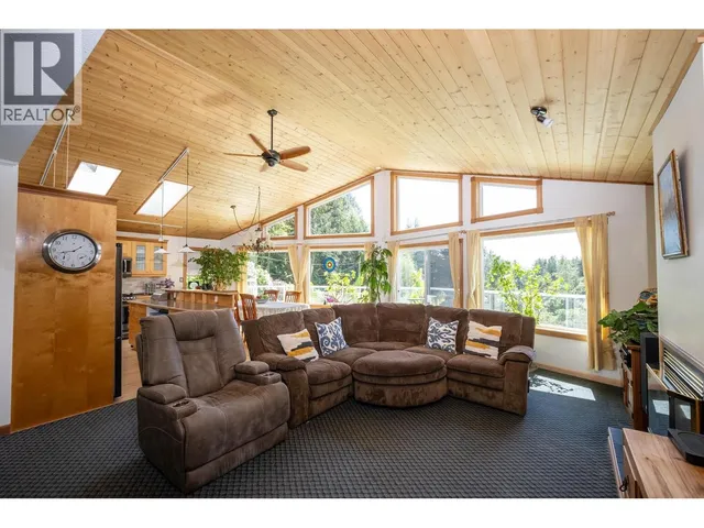 2556 LOWER ROAD, Roberts Creek 5