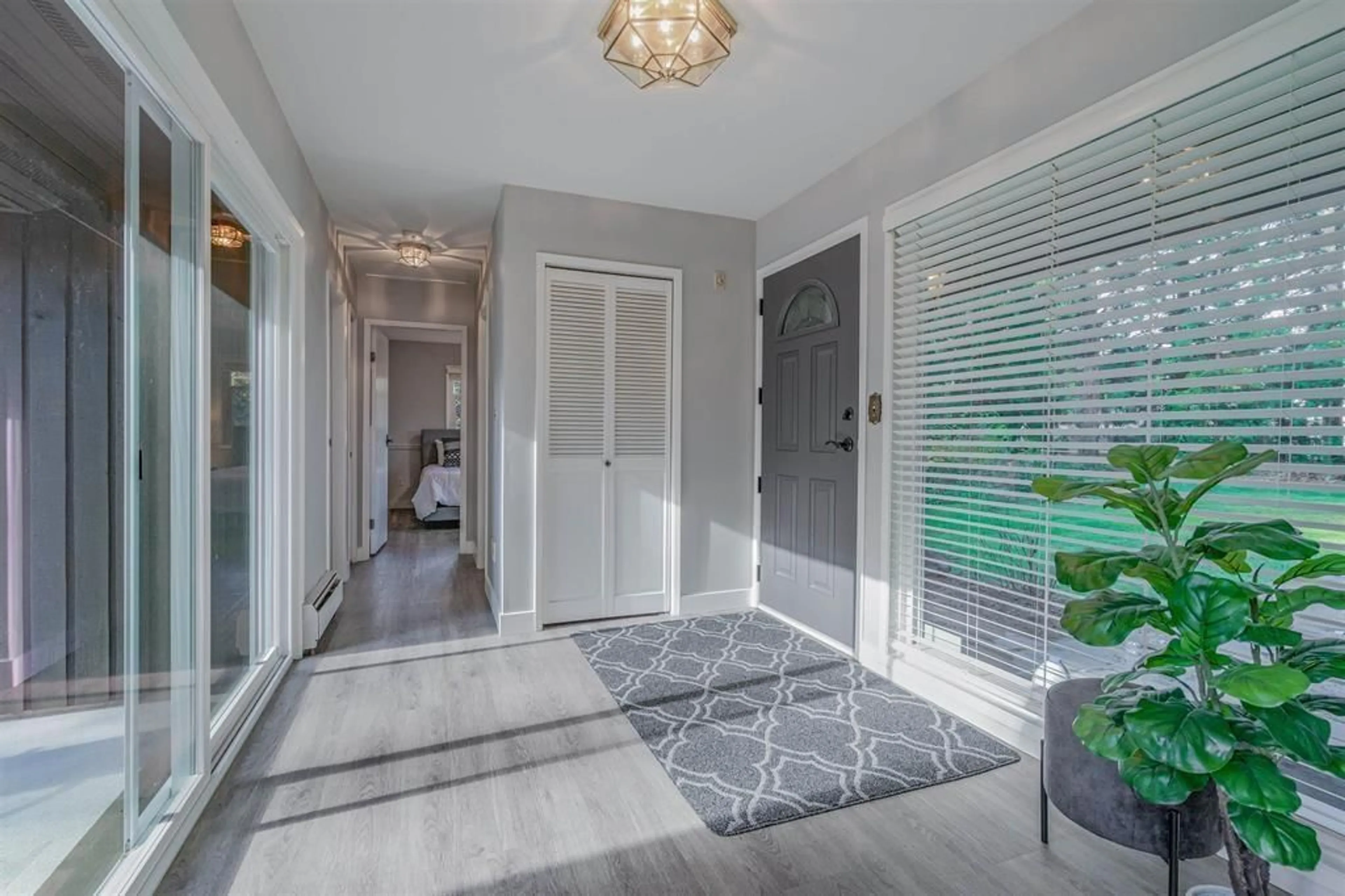 Indoor entryway for 20264 27 AVENUE, Langley British Columbia V2Z1X3