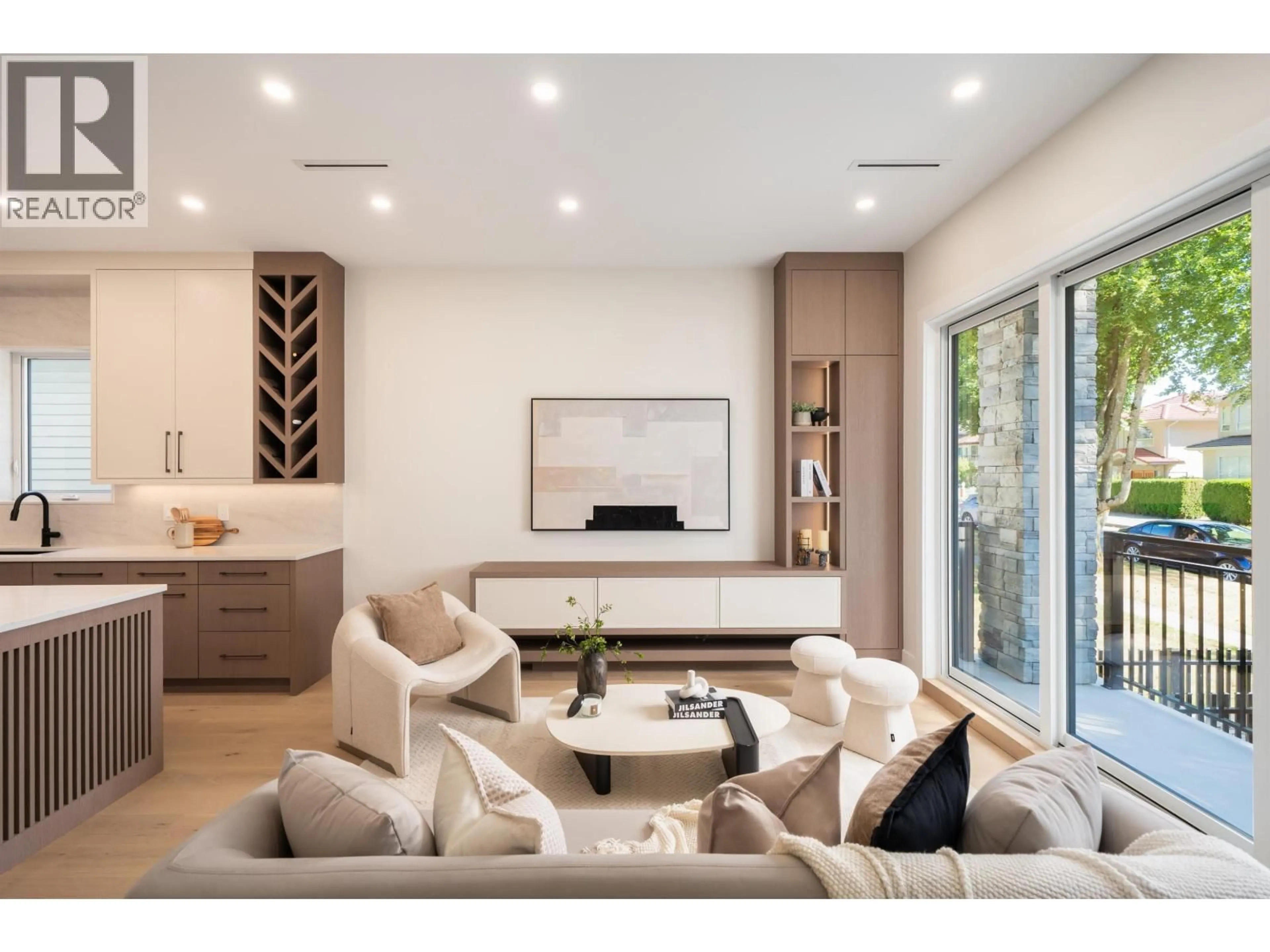 Living room with furniture, unknown for 2 - 4331 UNION STREET, Burnaby British Columbia V5C2X5