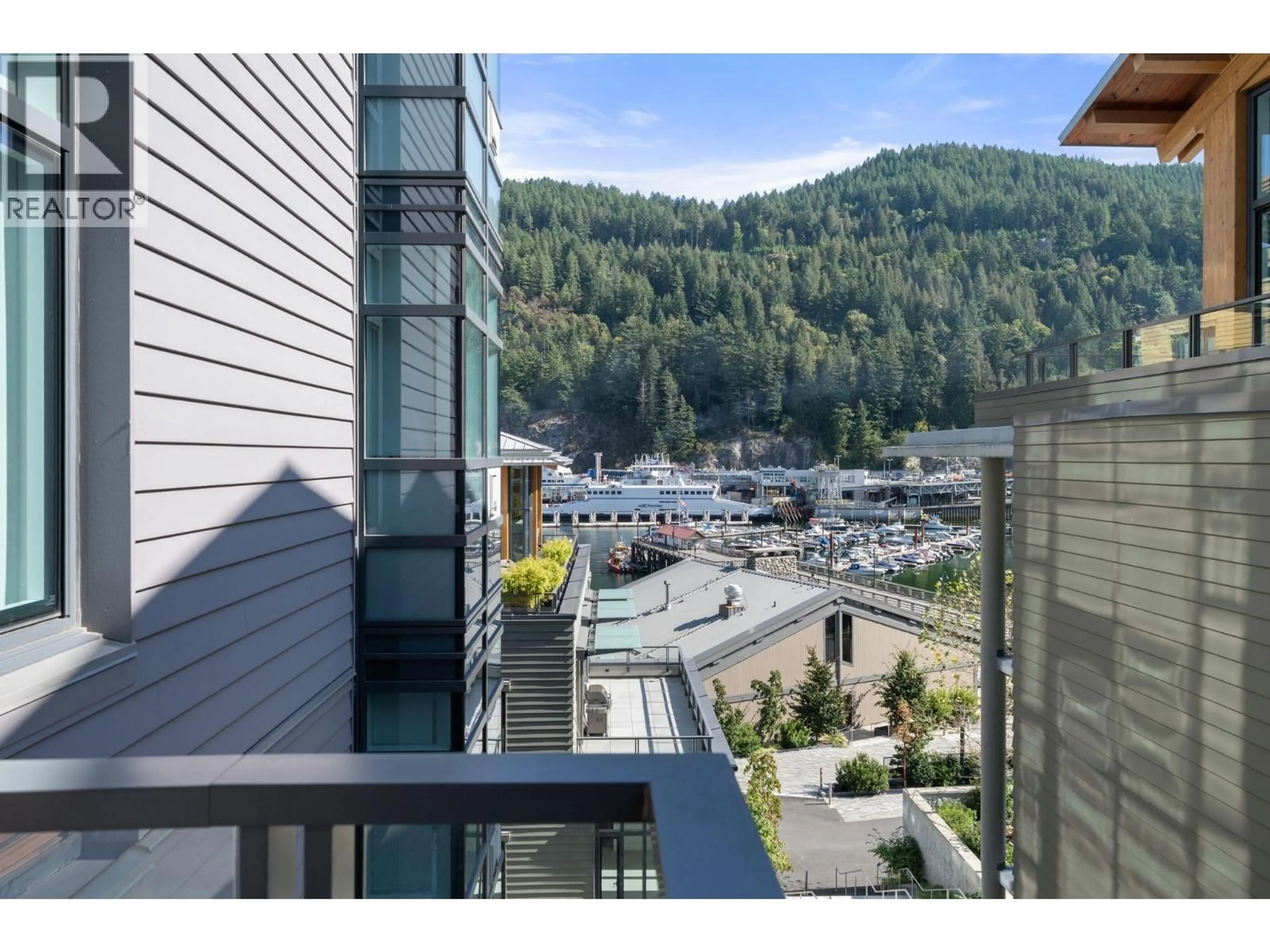 Patio, mountain view for 404 - 6699 NELSON AVENUE, West Vancouver British Columbia V7W2B2
