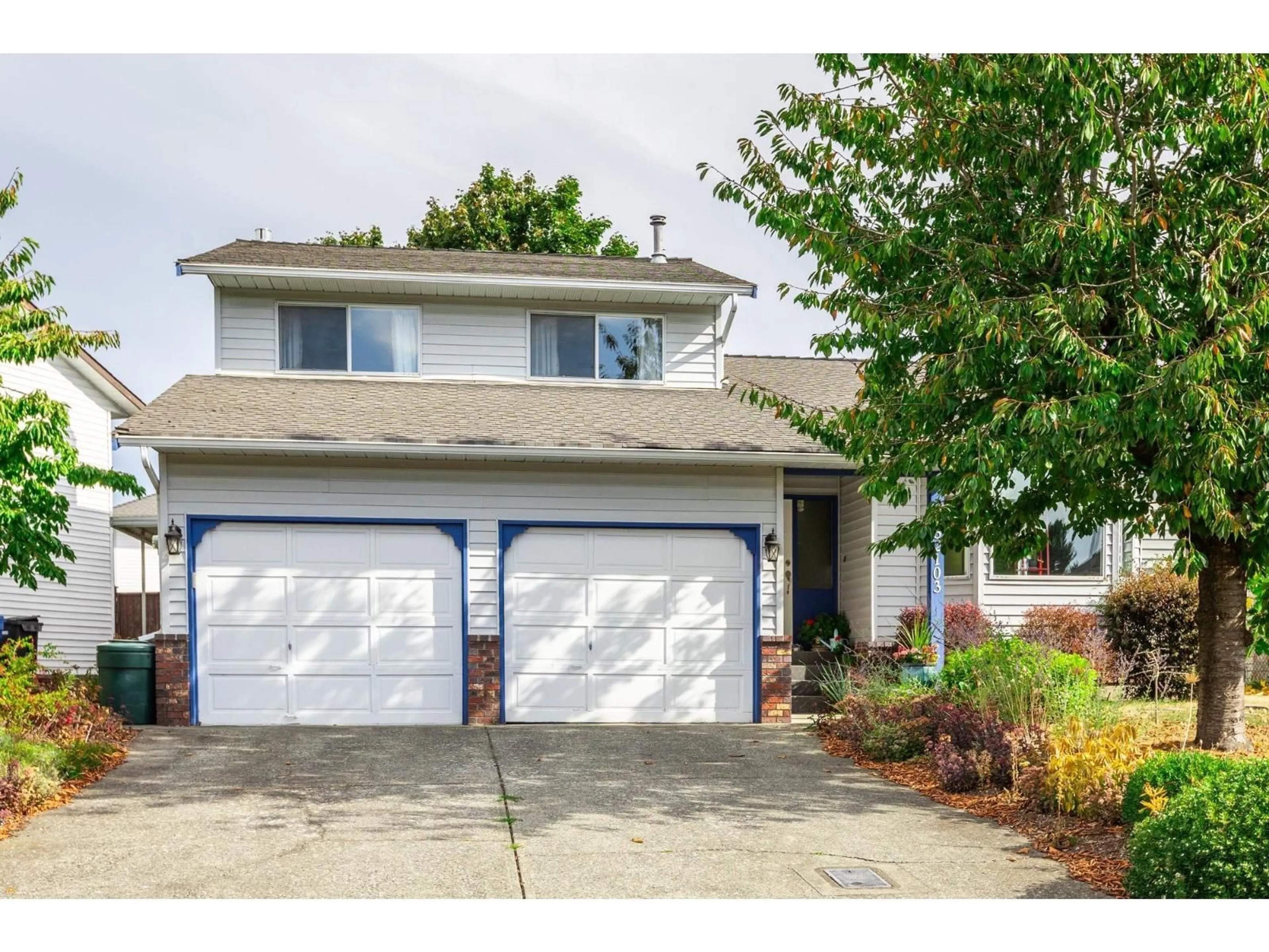 Home with vinyl exterior material, street for 32103 ASHCROFT DRIVE, Abbotsford British Columbia V2T5C4