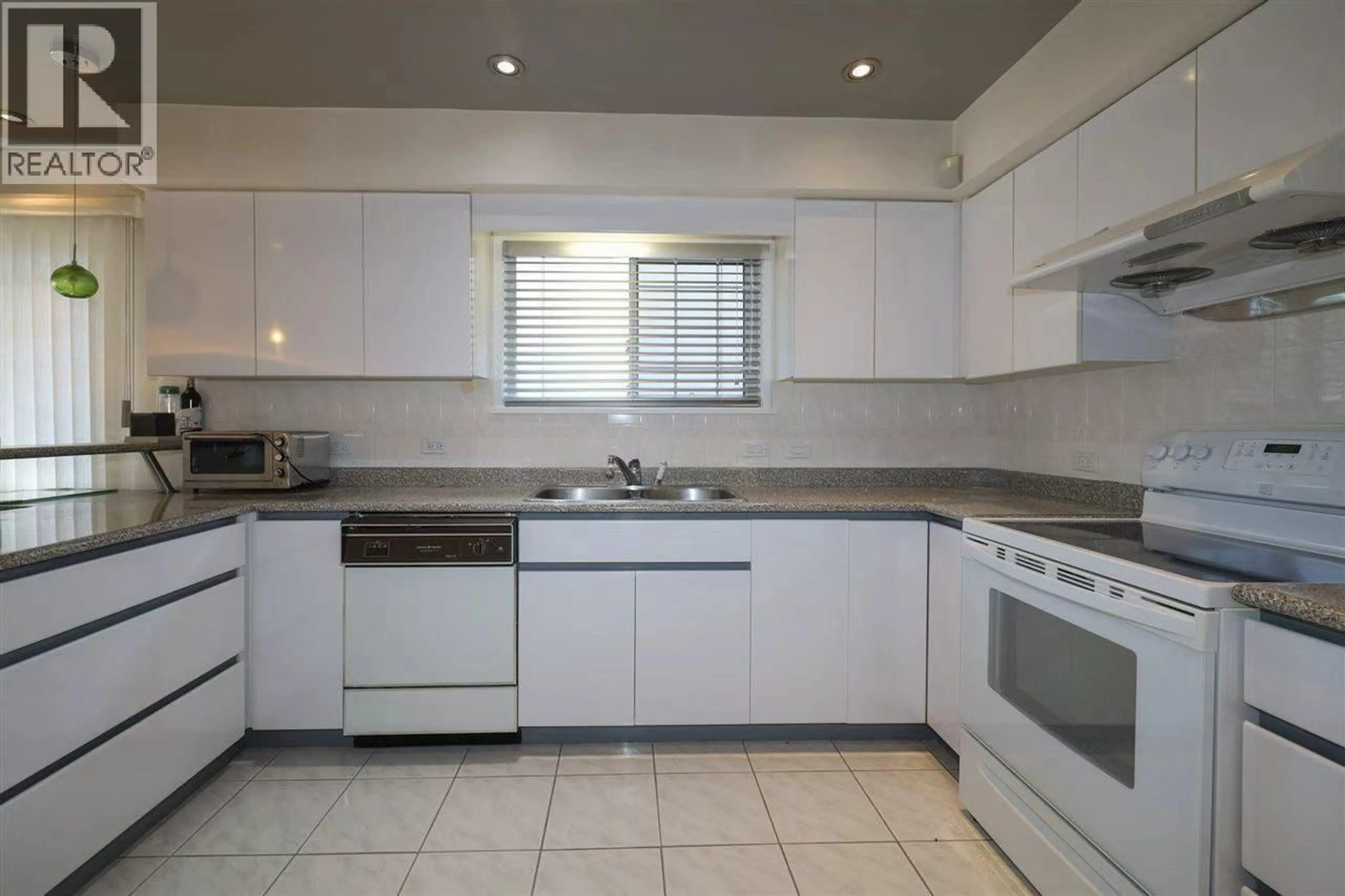 Standard kitchen, ceramic/tile floor for 1563 59TH AVENUE, Vancouver British Columbia V5P2G8