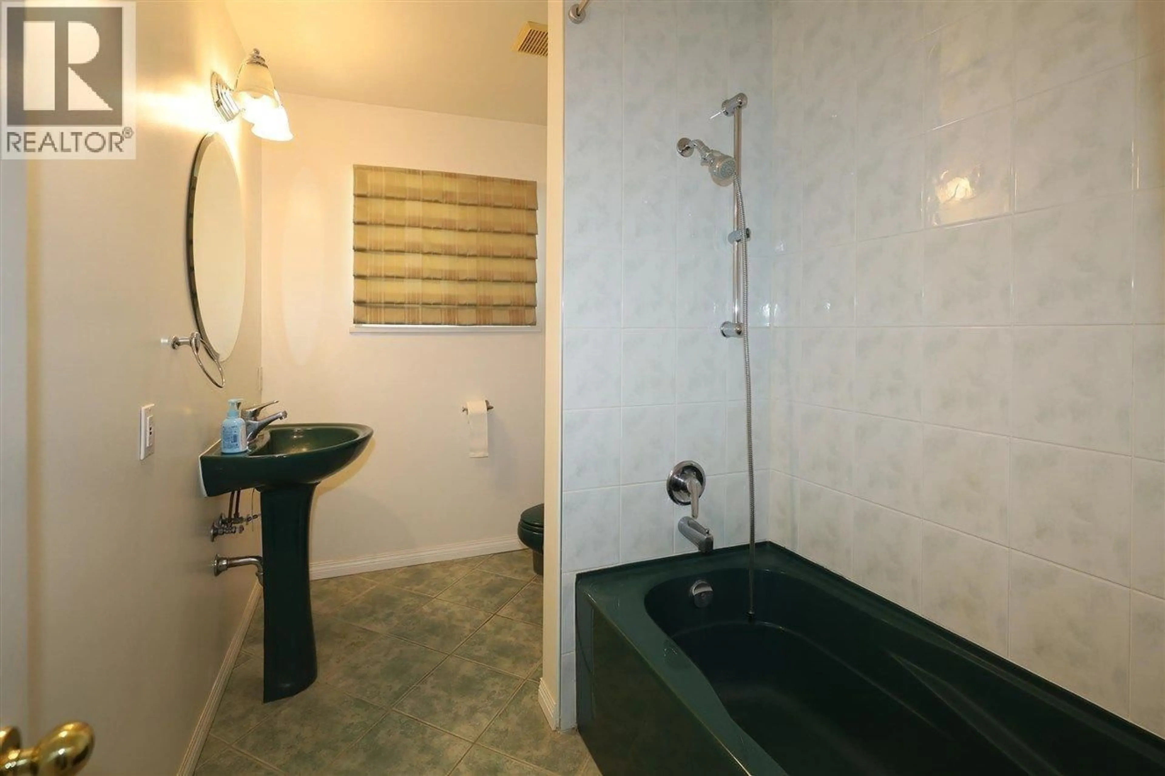 Standard bathroom, ceramic/tile floor for 1563 59TH AVENUE, Vancouver British Columbia V5P2G8